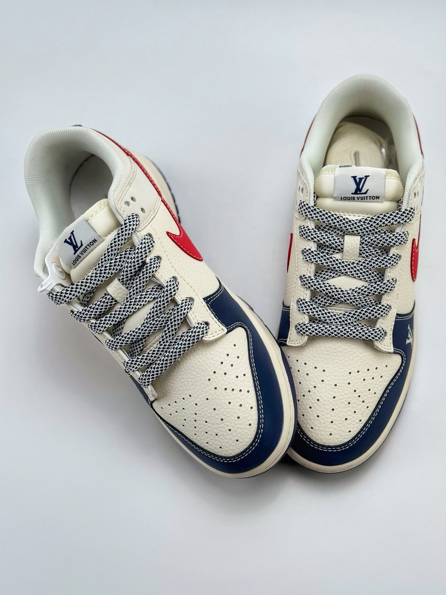 280 Nike SB Dunk Low x Louis Vuitton 白蓝红满天星  JJ2508-563