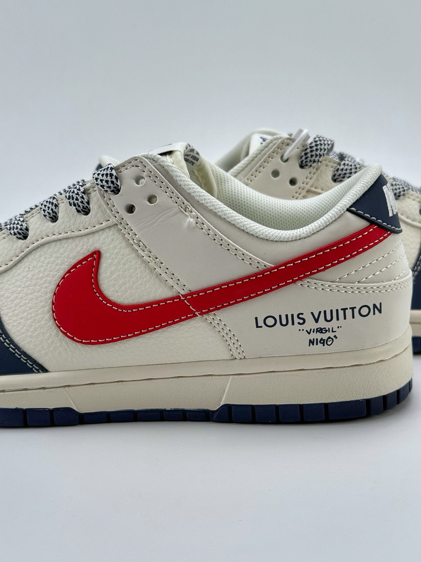 280 Nike SB Dunk Low x Louis Vuitton 白蓝红满天星  JJ2508-563