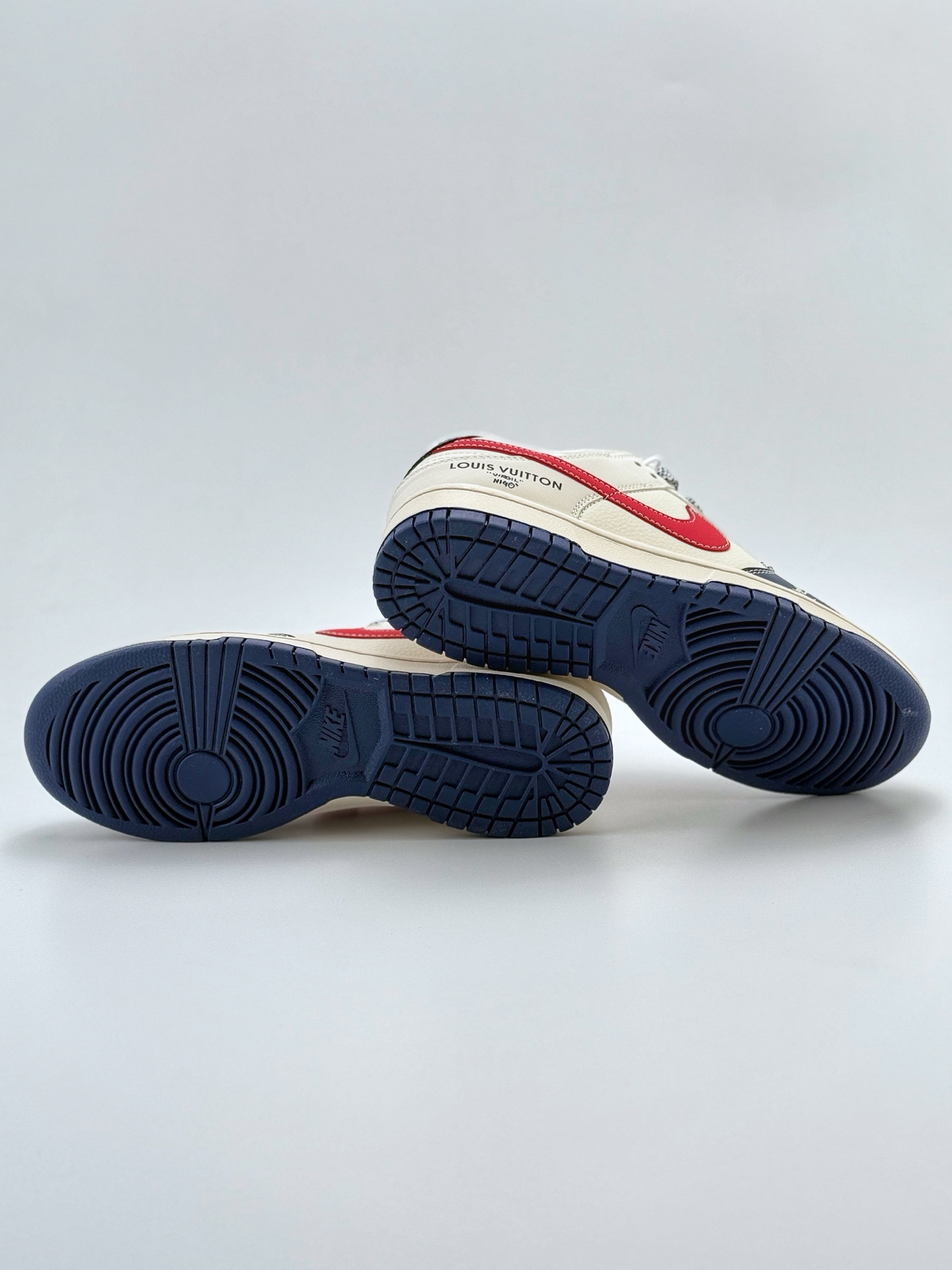 280 Nike SB Dunk Low x Louis Vuitton 白蓝红满天星  JJ2508-563