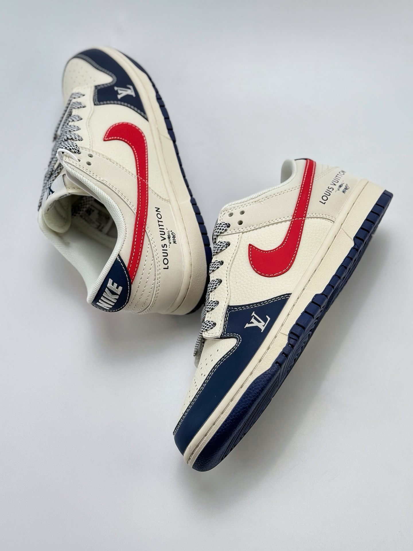 280 Nike SB Dunk Low x Louis Vuitton 白蓝红满天星  JJ2508-563