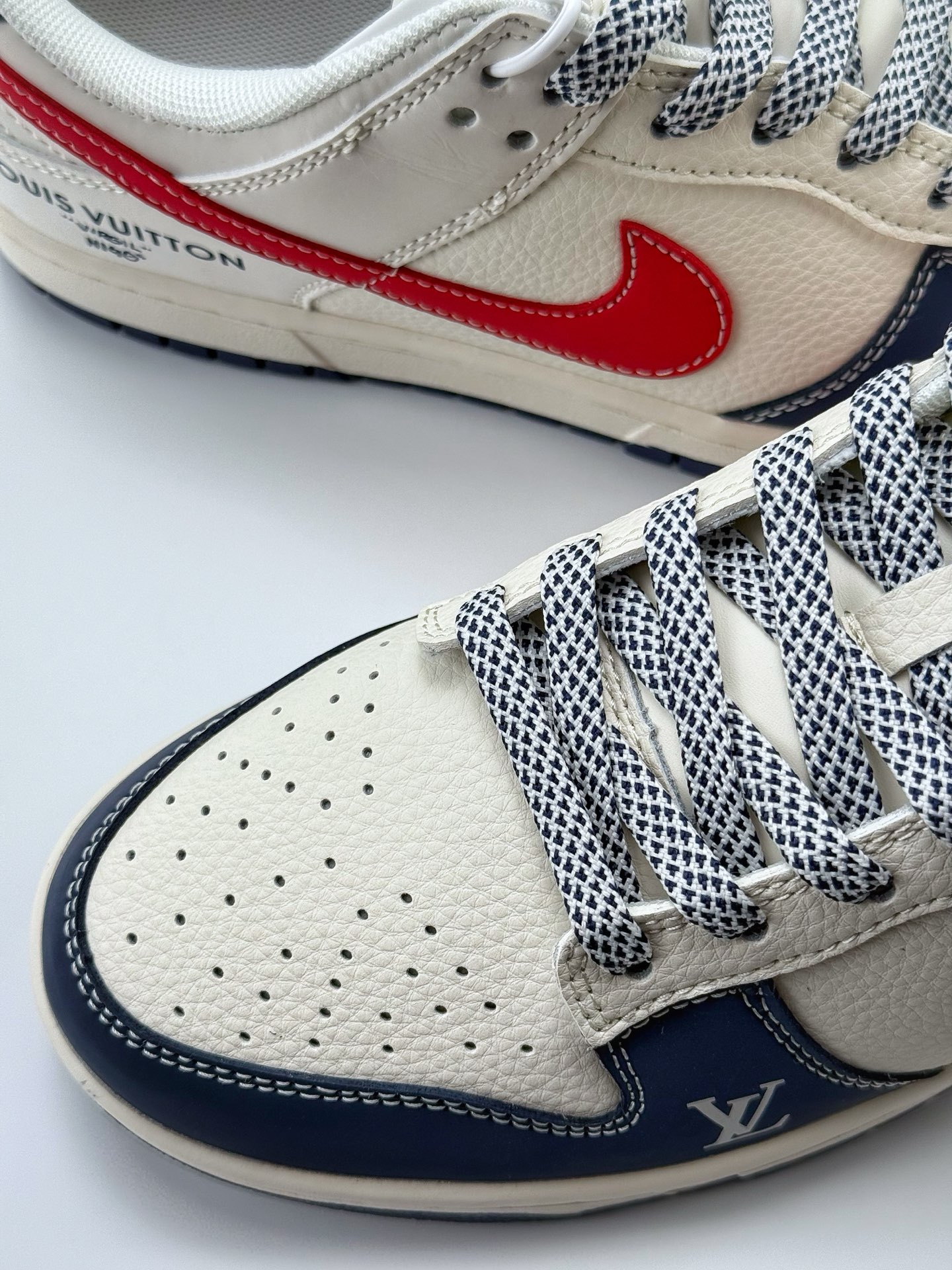 280 Nike SB Dunk Low x Louis Vuitton 白蓝红满天星  JJ2508-563