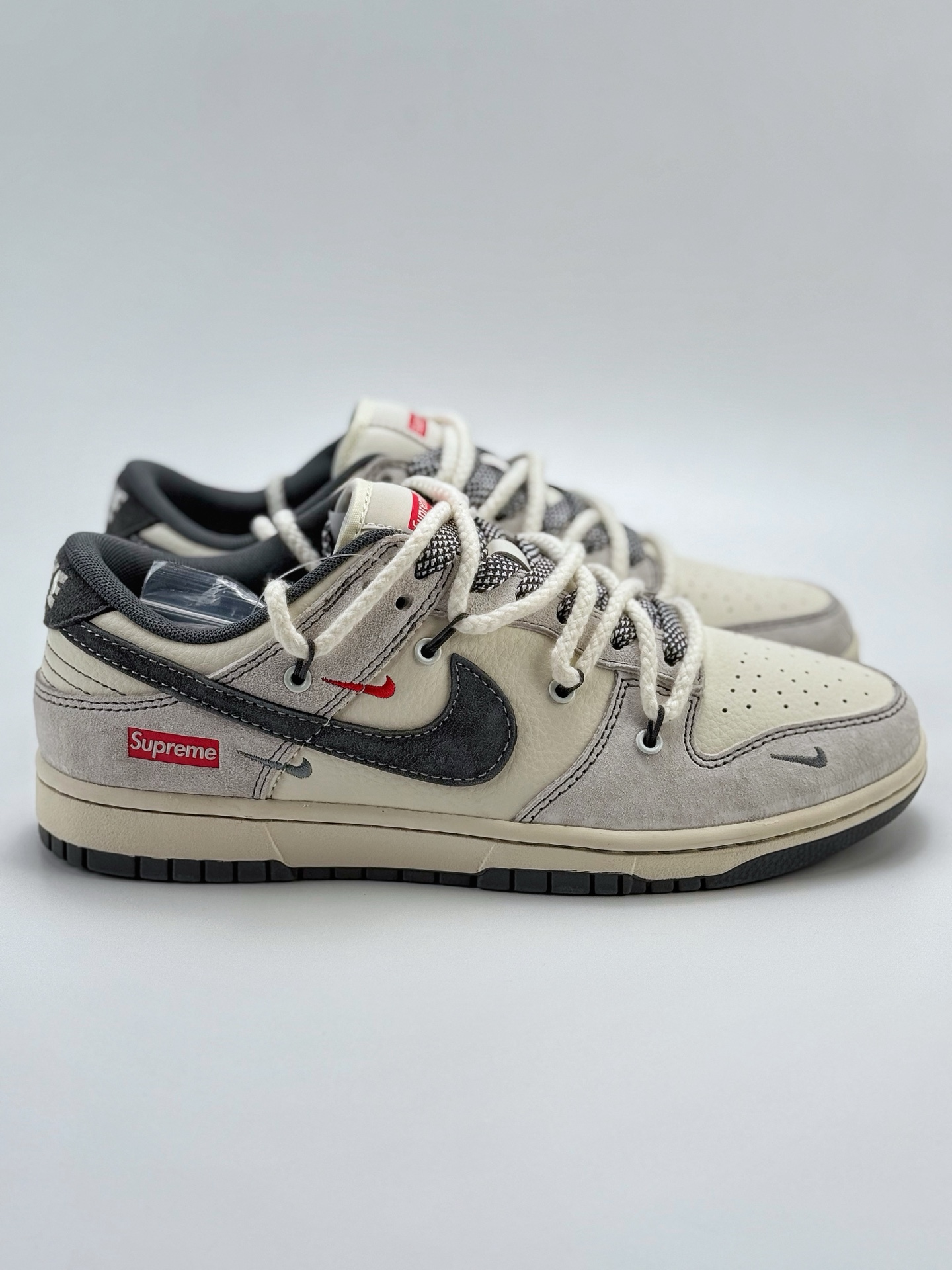 300 Nike SB Dunk Low x Supreme 白灰红三小钩绑带满天星 YX5066-217