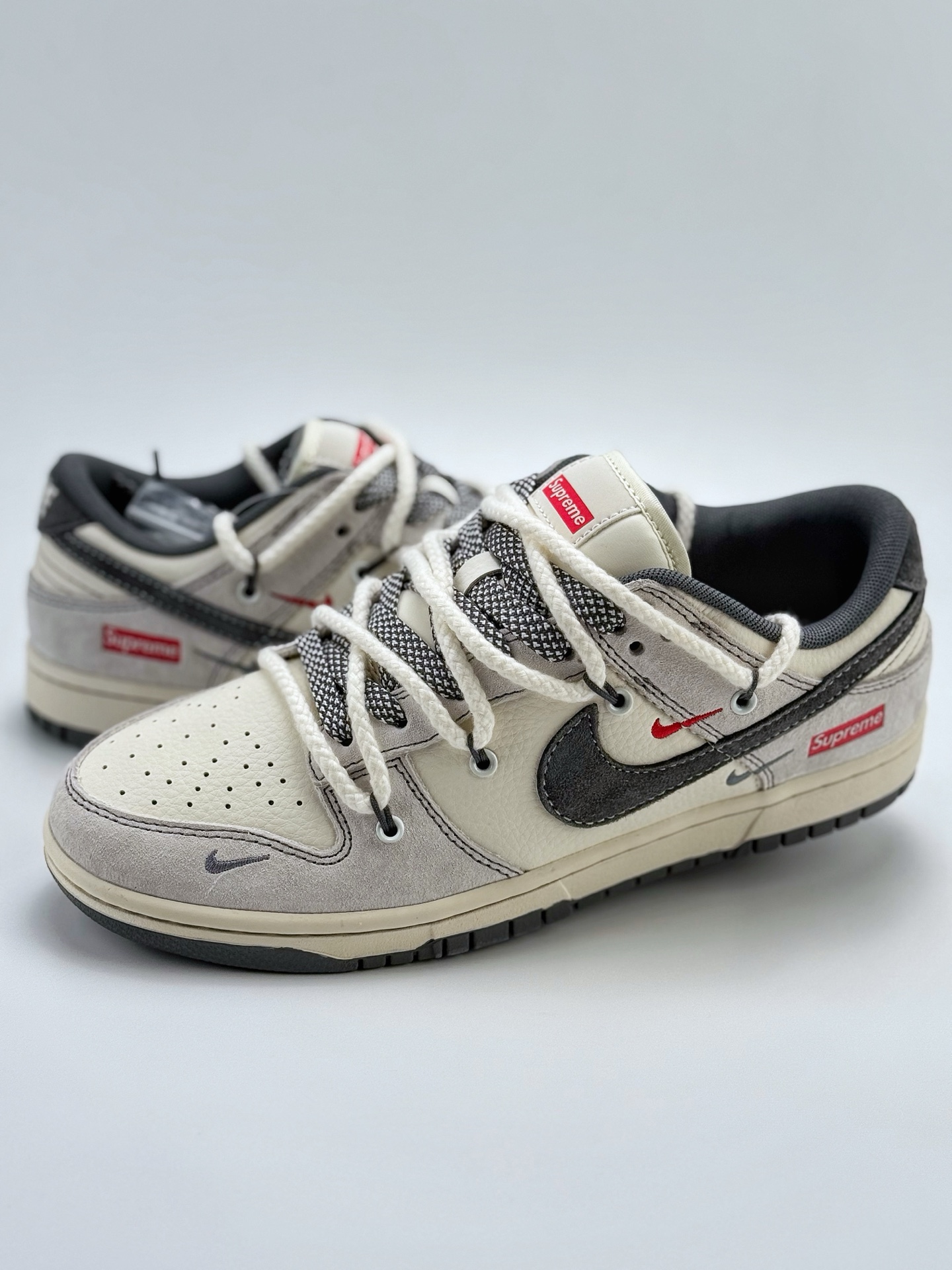 300 Nike SB Dunk Low x Supreme 白灰红三小钩绑带满天星 YX5066-217
