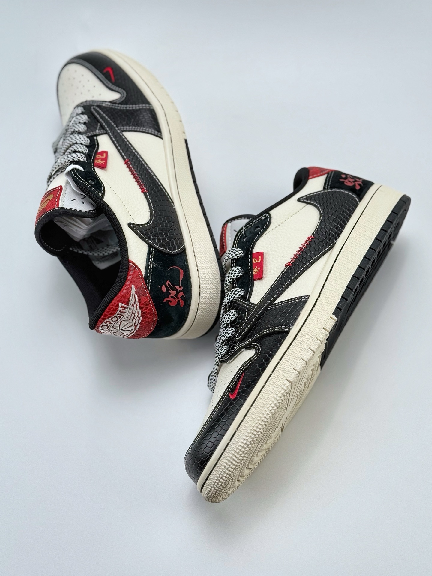 280 Travis Scott x Nike Air Jordan 1 Low 蛇年限定 Air Jordan 1 Low 反转白黑红小钩满天星倒钩 YX5066-306
