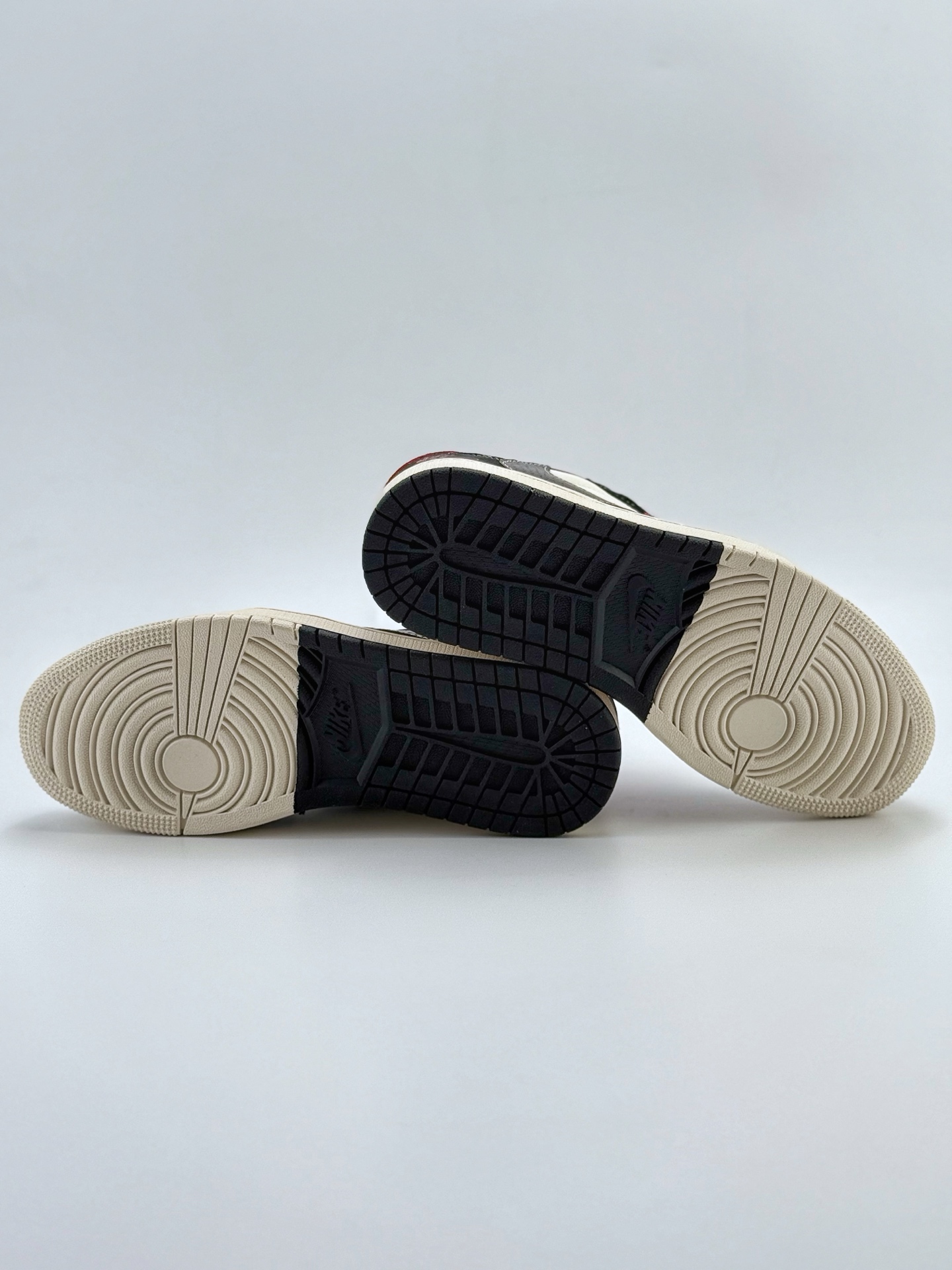280 Travis Scott x Nike Air Jordan 1 Low 蛇年限定 Air Jordan 1 Low 反转白黑红小钩满天星倒钩 YX5066-306