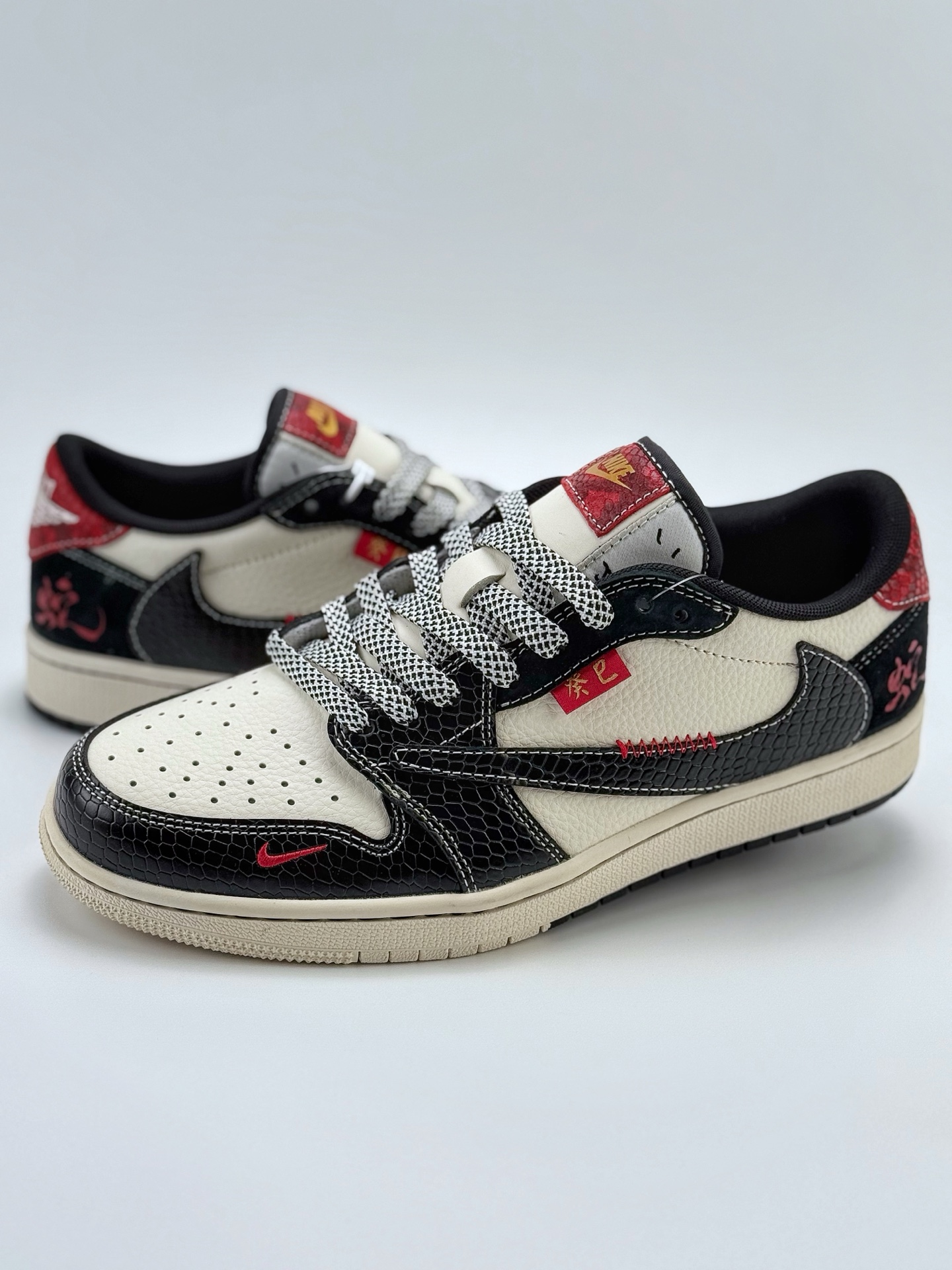 280 Travis Scott x Nike Air Jordan 1 Low 蛇年限定 Air Jordan 1 Low 反转白黑红小钩满天星倒钩 YX5066-306