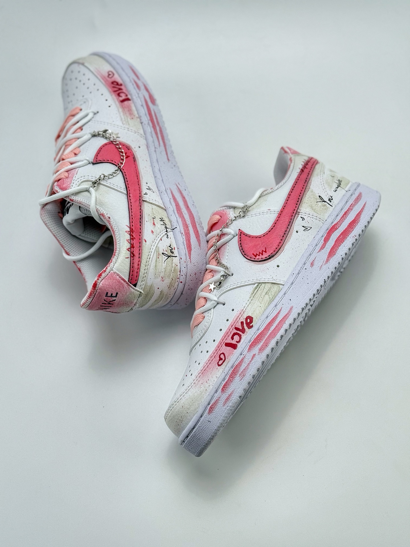 260 Nike Court Vision Low 1 塔兔 涂鸦幸福角 星星挂坠 晕染渐变腮红 粉白 休闲运动板鞋 DH2987-213