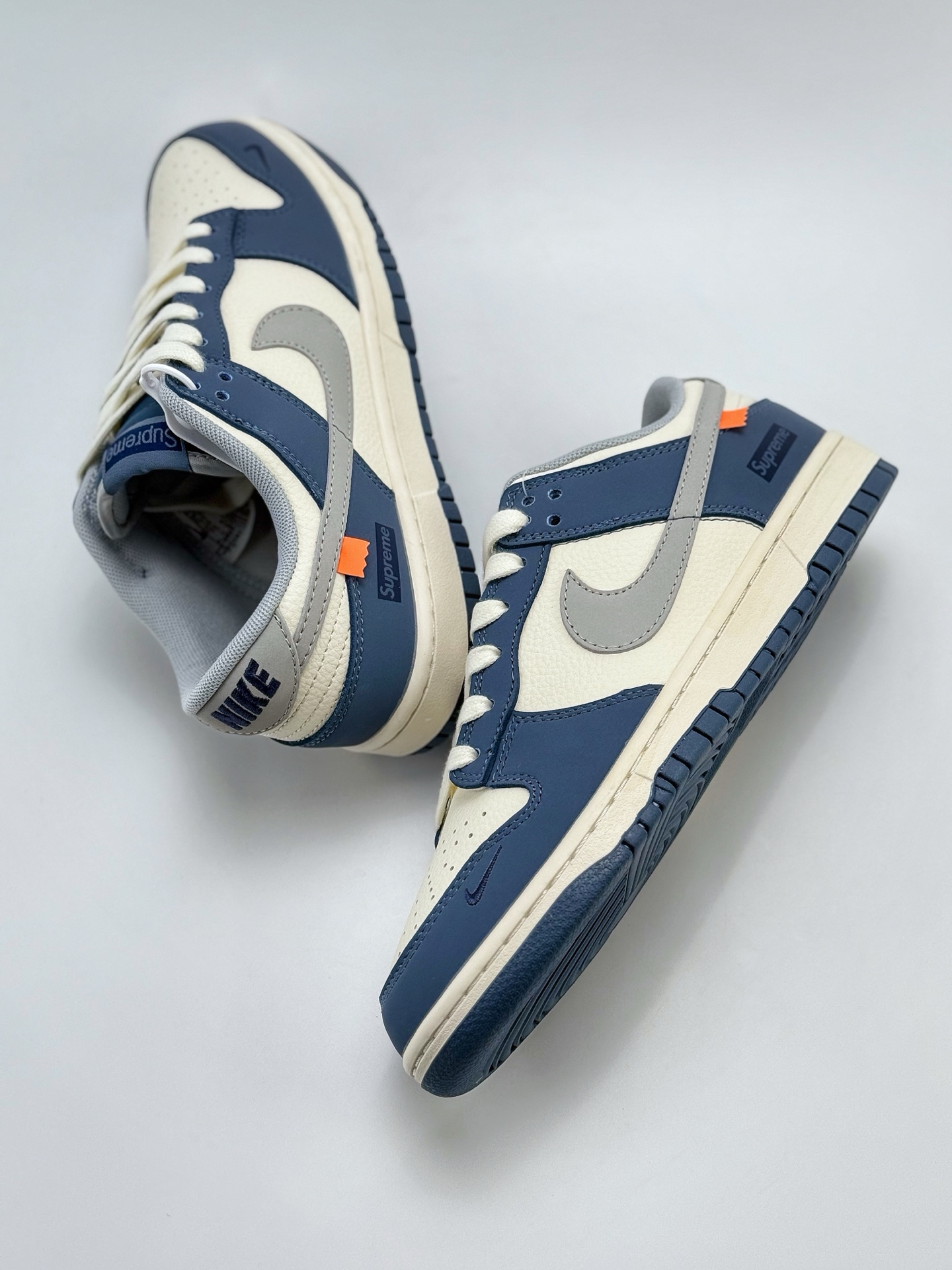 240 Nike SB Dunk Low x Supreme 海军白灰 XD1588-207