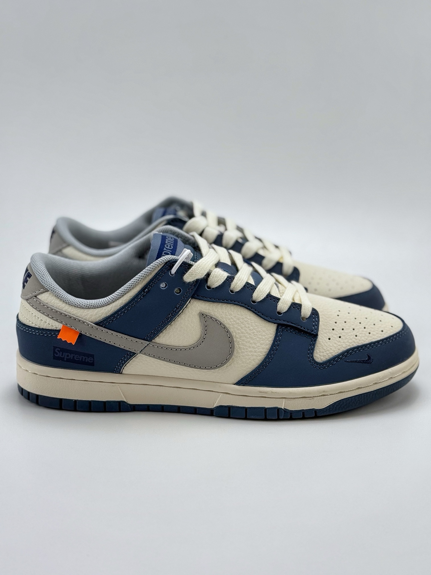 240 Nike SB Dunk Low x Supreme 海军白灰 XD1588-207