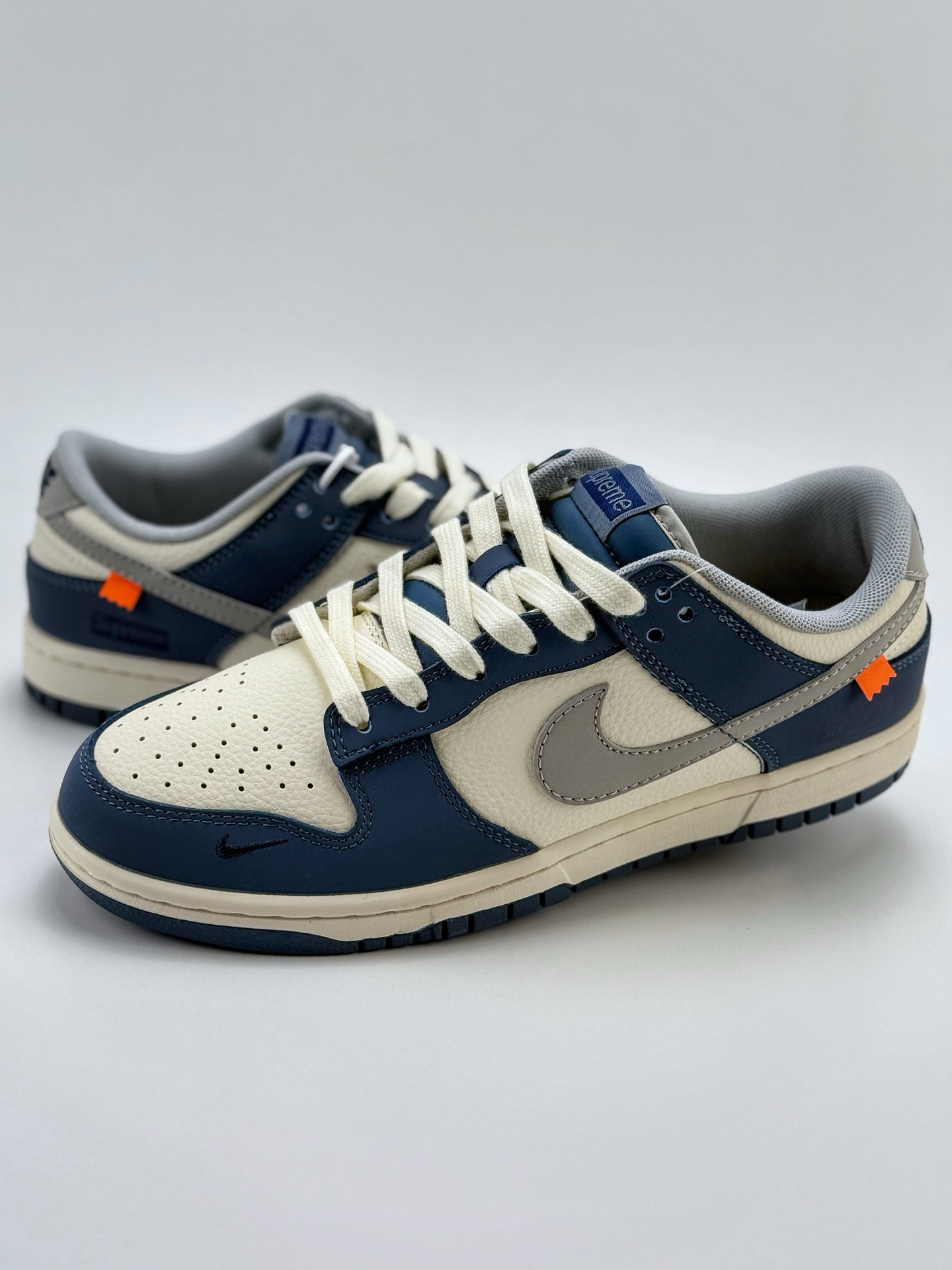 240 Nike SB Dunk Low x Supreme 海军白灰 XD1588-207
