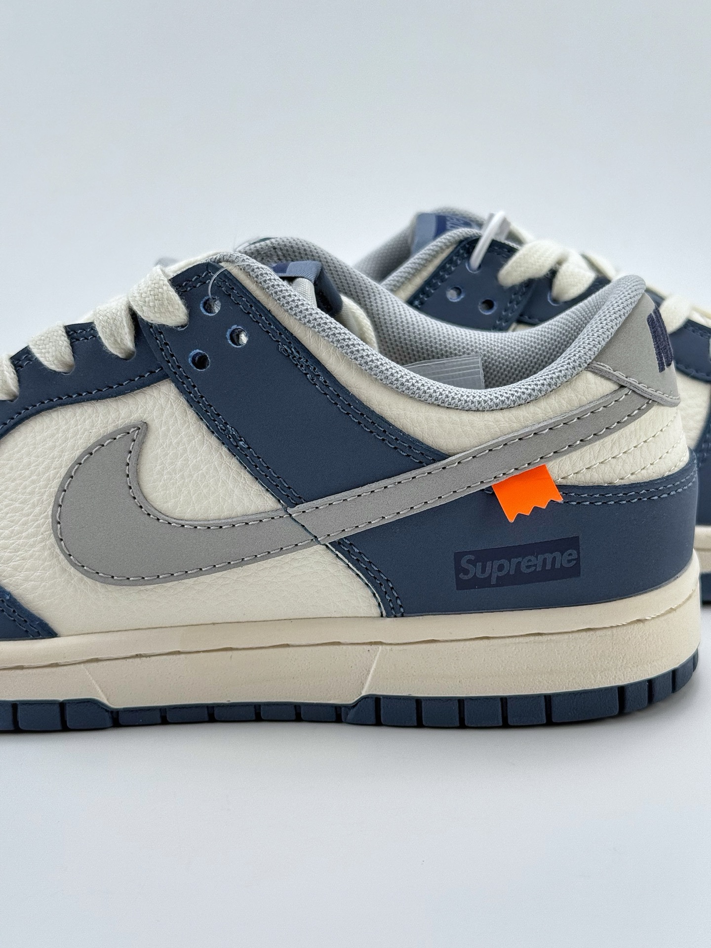 240 Nike SB Dunk Low x Supreme 海军白灰 XD1588-207