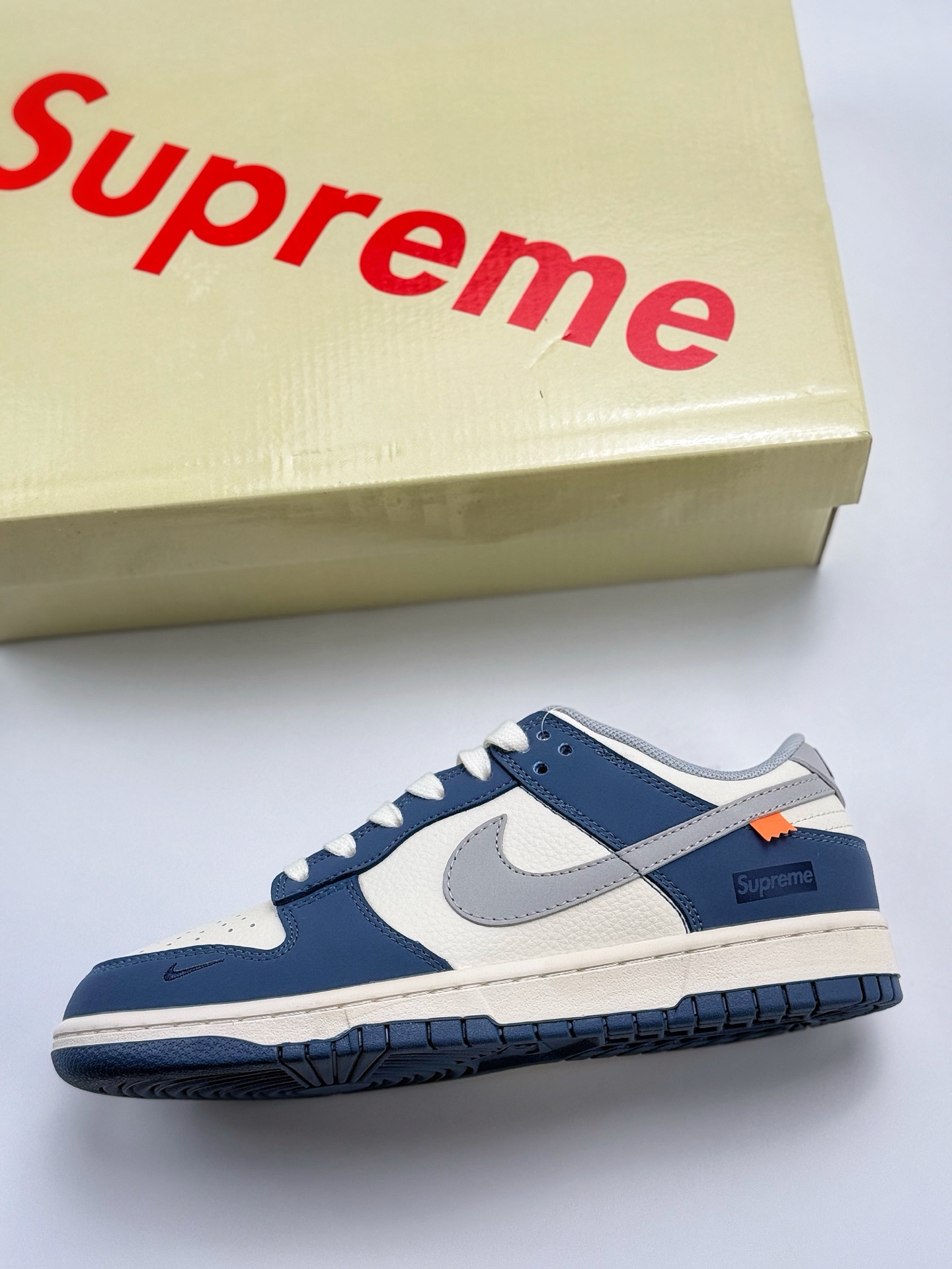 240 Nike SB Dunk Low x Supreme 海军白灰 XD1588-207