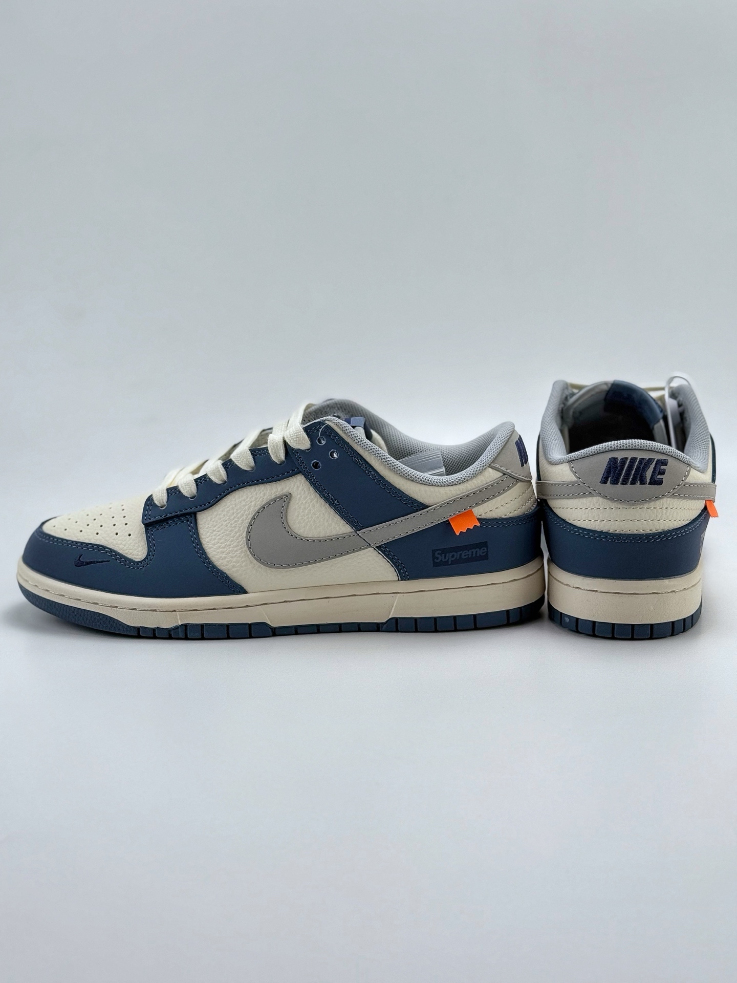 240 Nike SB Dunk Low x Supreme 海军白灰 XD1588-207