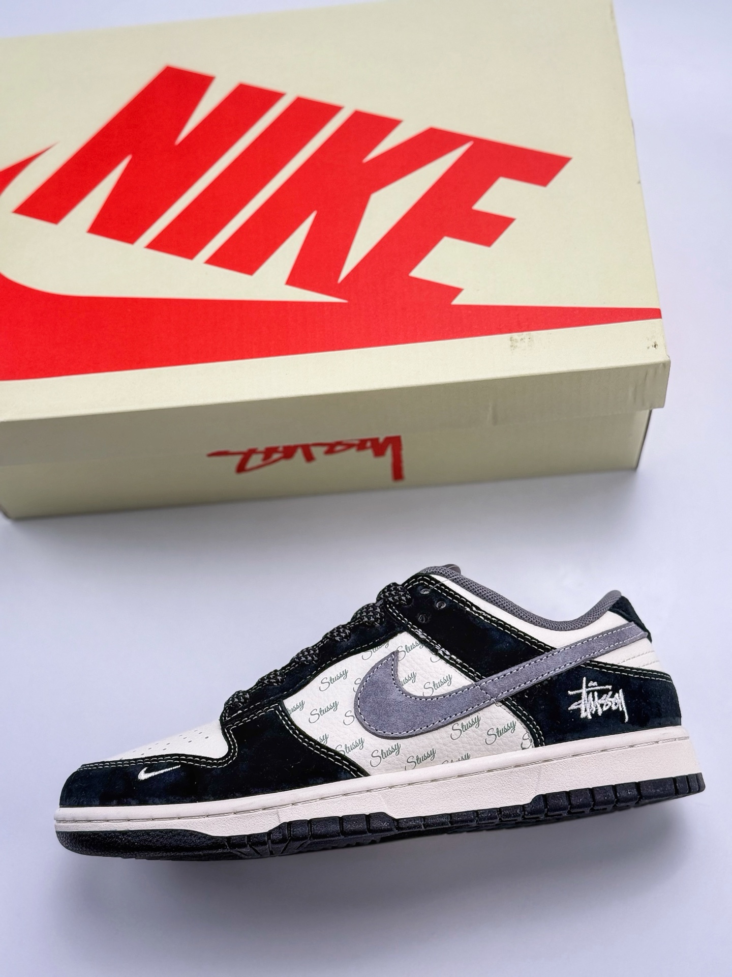 240 Nike SB Dunk Low x Stussy 黑白小钩满天星  XS1086-021