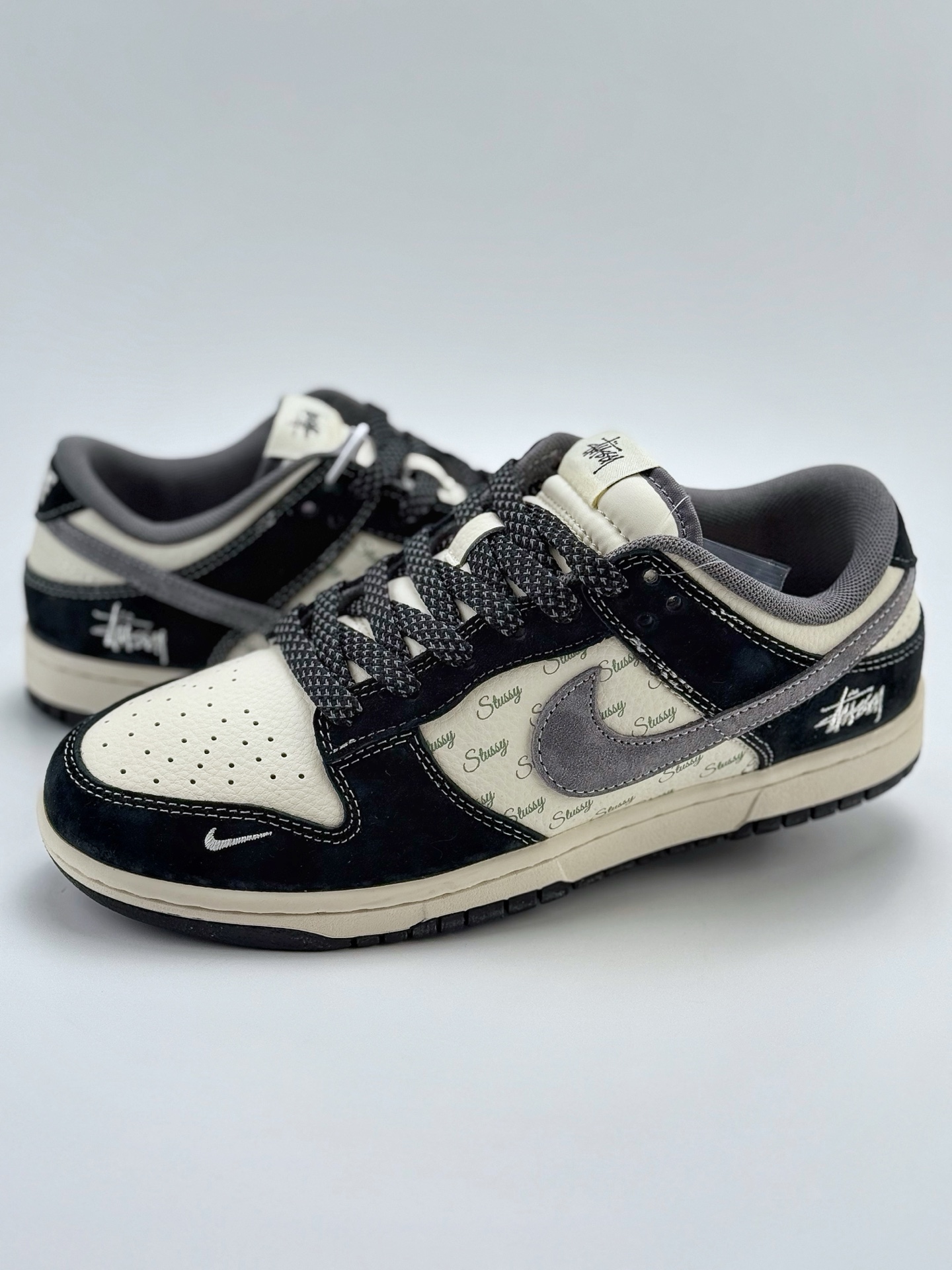 240 Nike SB Dunk Low x Stussy 黑白小钩满天星  XS1086-021