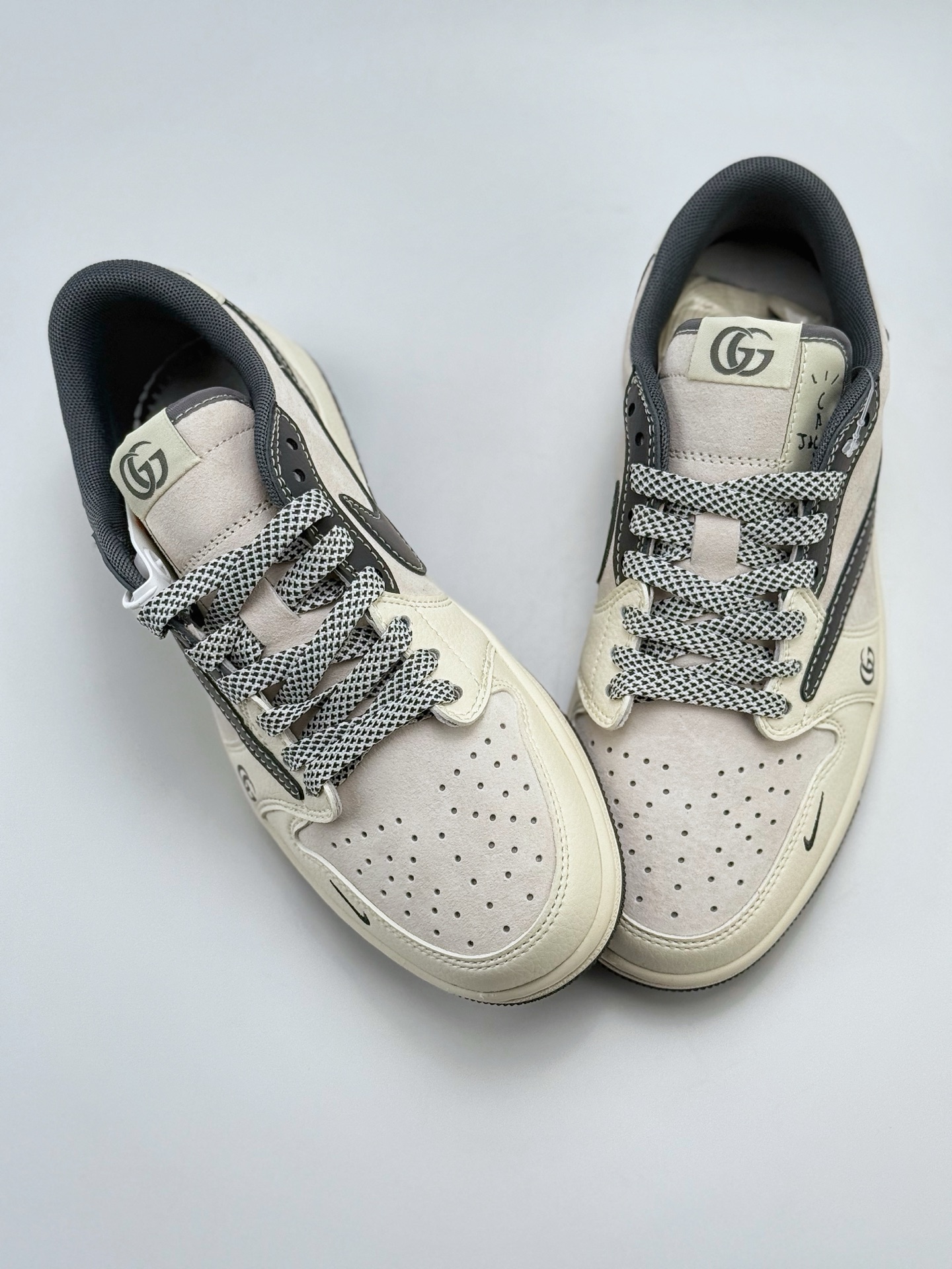 240 Travis Scott x Nike Air Jordan 1 Low x GUCCI Air Jordan 1 Low 反转白灰小钩满天星倒钩 XS3086-012