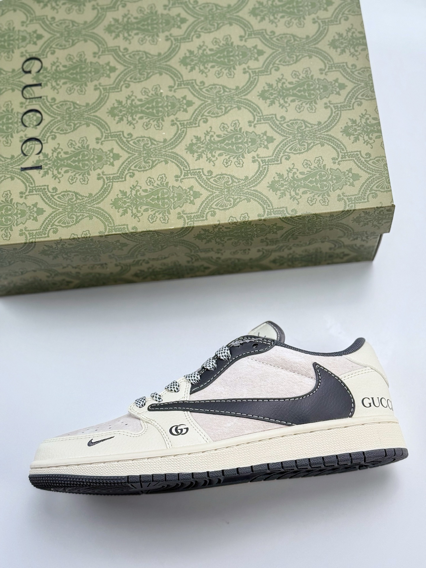 240 Travis Scott x Nike Air Jordan 1 Low x GUCCI Air Jordan 1 Low 反转白灰小钩满天星倒钩 XS3086-012