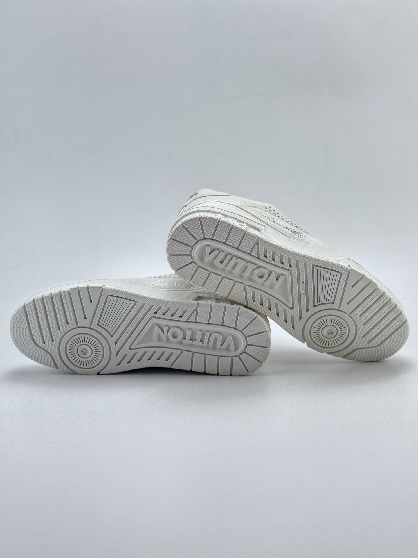 550（正确版本） 新货Louis Vuitton 路易威登 LV Trainer 低帮休闲板鞋