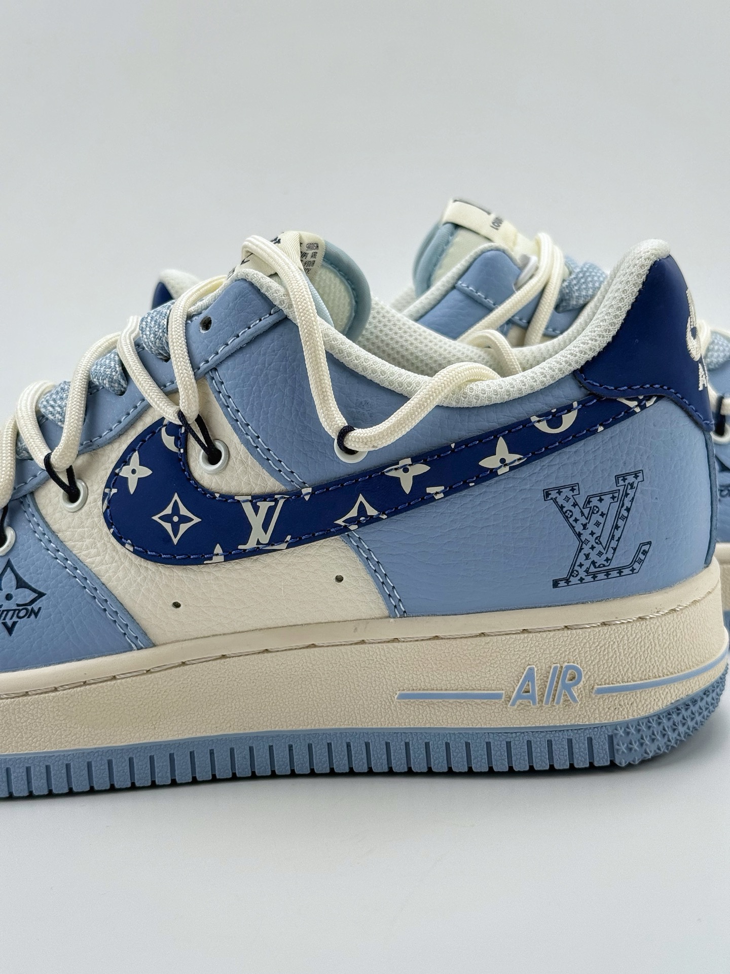 260 Nike Air Force 1 Low 07 x Louis Vuitton 白蓝绑带满天星  DM6868-059