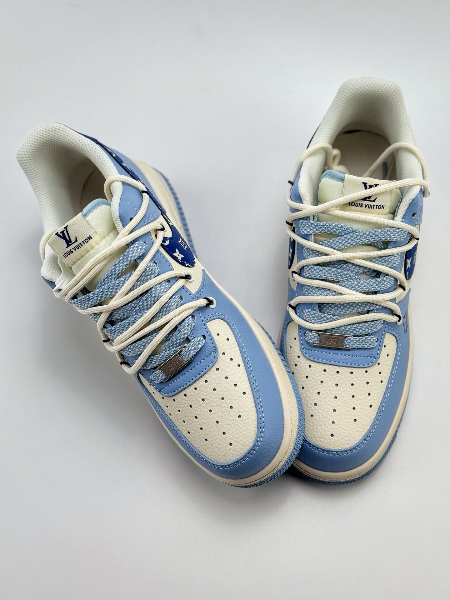 260 Nike Air Force 1 Low 07 x Louis Vuitton 白蓝绑带满天星  DM6868-059