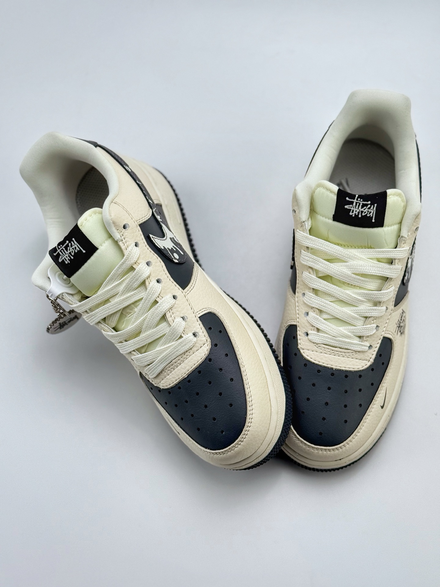 260 Nike Air Force 1 Low 07 x Stussy 白蓝小钩  DF0188-042