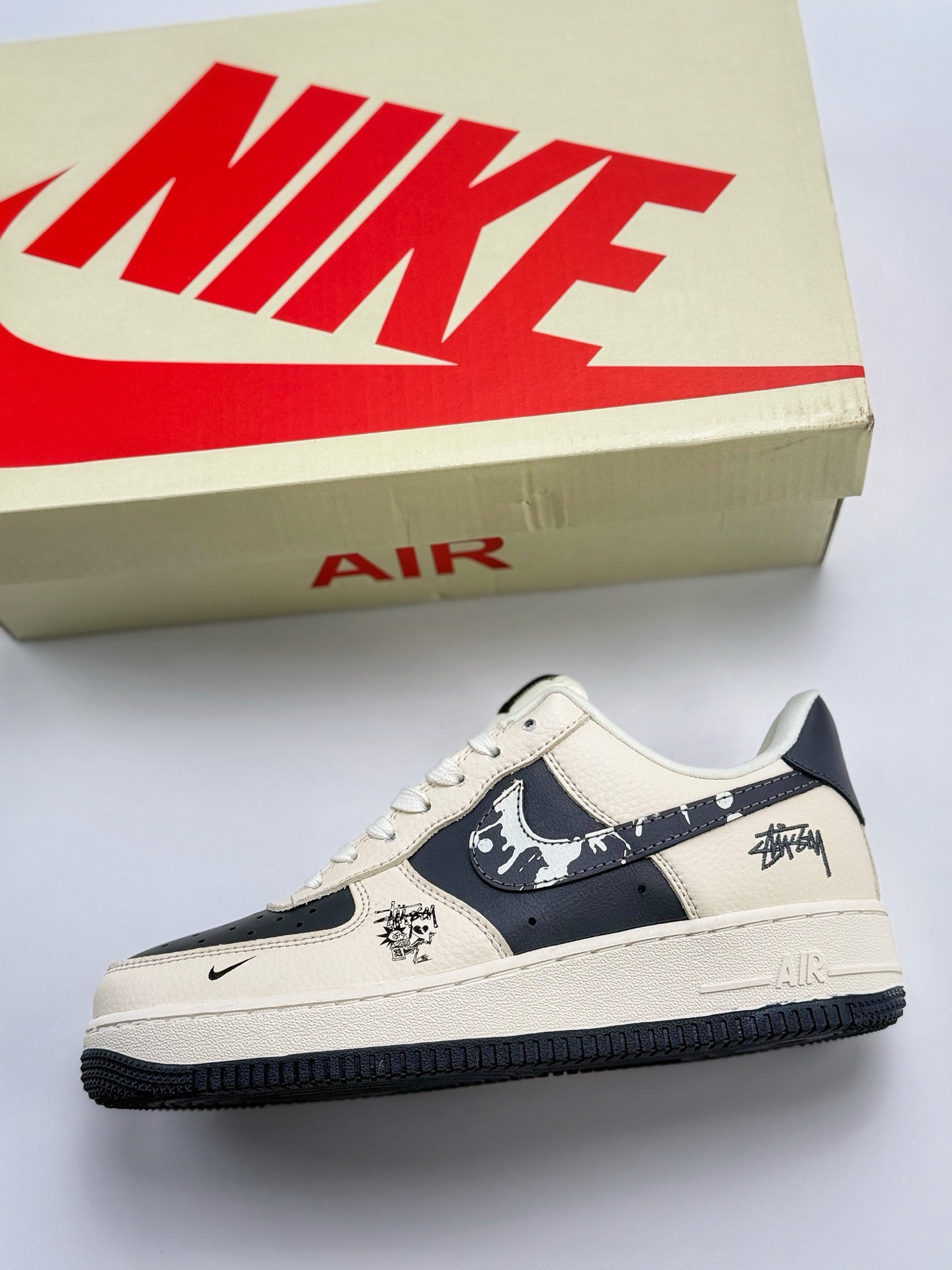 260 Nike Air Force 1 Low 07 x Stussy 白蓝小钩  DF0188-042