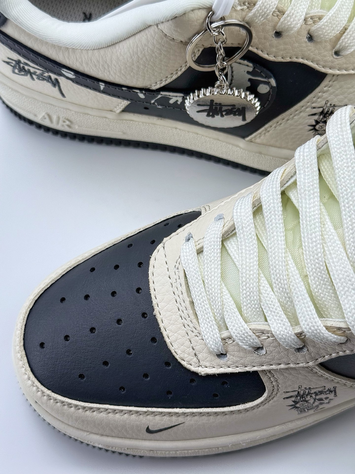 260 Nike Air Force 1 Low 07 x Stussy 白蓝小钩  DF0188-042