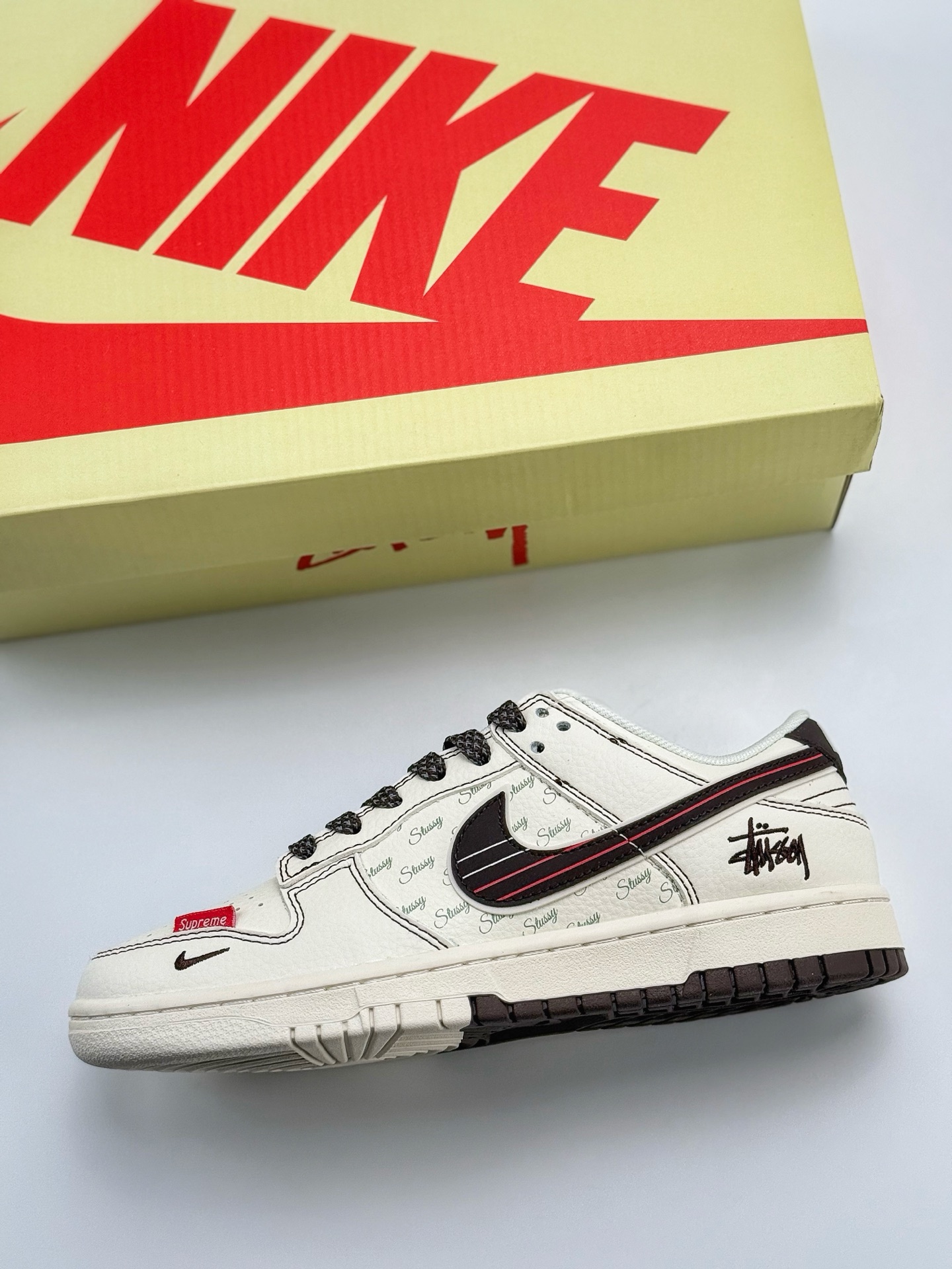 280 Nike SB Dunk Low x Stussy 白黑小钩满天星  XS6089-536