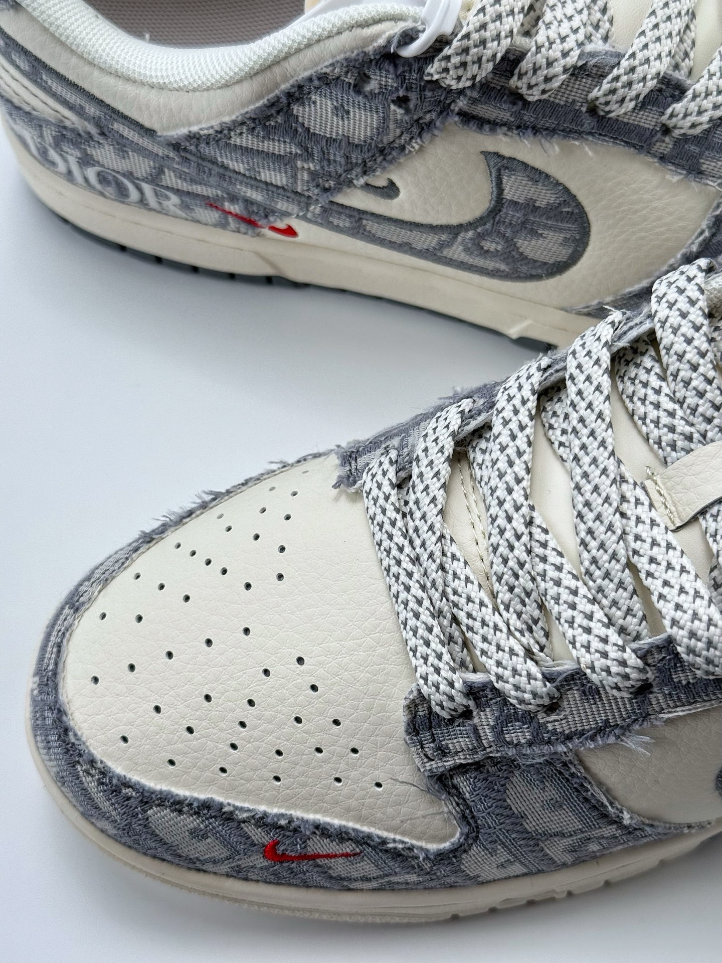 280 Nike SB Dunk Low x DIOR 白灰蓝小钩满天星  SJ2558-013