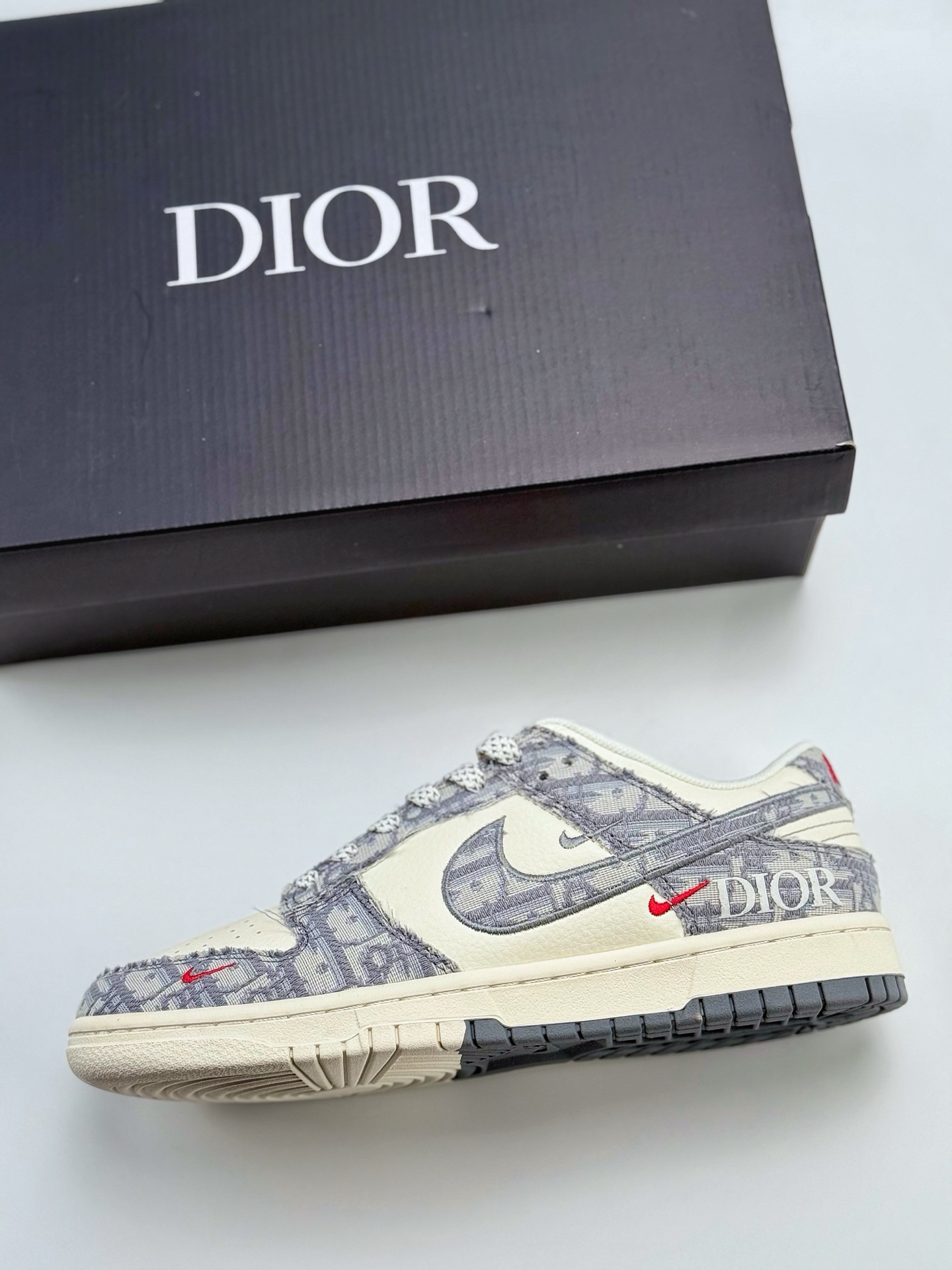 280 Nike SB Dunk Low x DIOR 白灰蓝小钩满天星  SJ2558-013