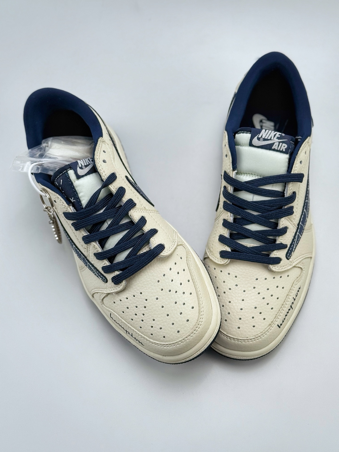 280 Travis Scott x Nike Air Jordan 1 Low x Champion Air Jordan 1 Low 反转白蓝倒钩 LD2025-015