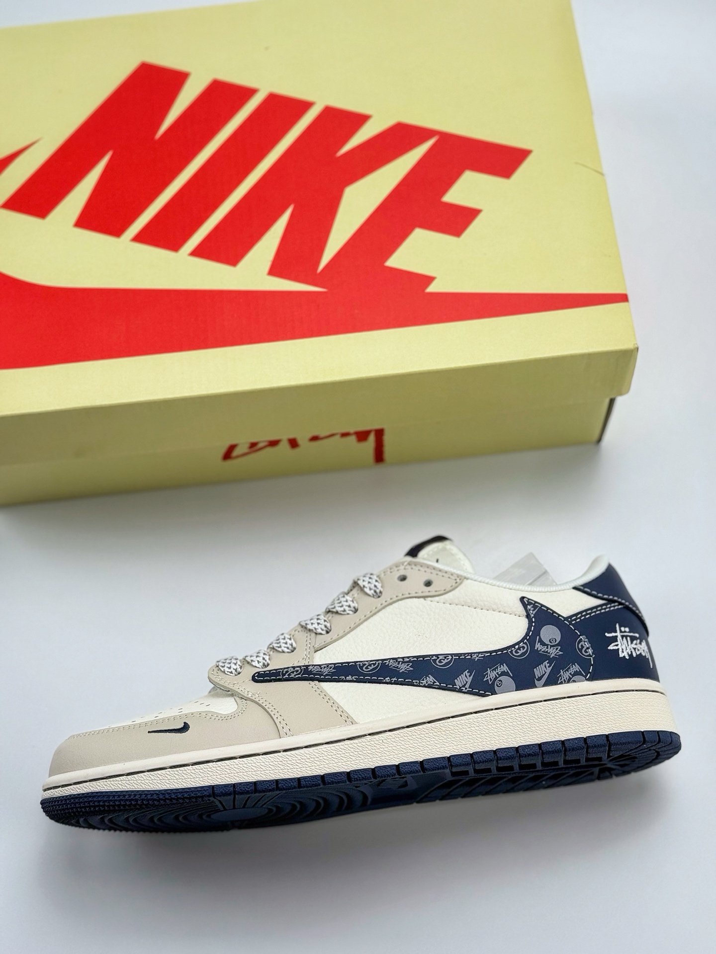 Travis Scott x Nike Air Jordan 1 Low x Stussy Air Jordan 1 Low 反转白蓝小钩满天星倒钩 JJ2508-551