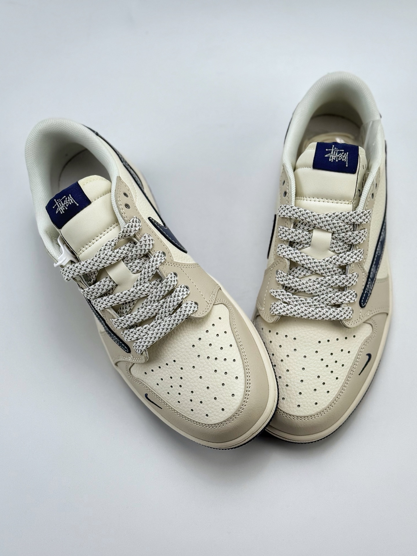 Travis Scott x Nike Air Jordan 1 Low x Stussy Air Jordan 1 Low 反转白蓝小钩满天星倒钩 JJ2508-551