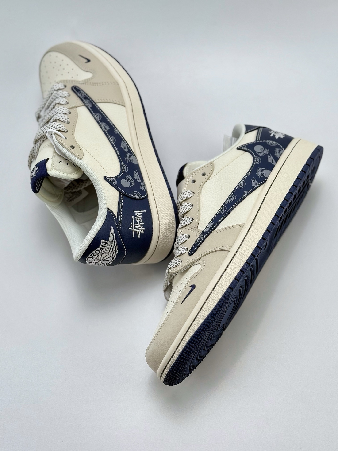Travis Scott x Nike Air Jordan 1 Low x Stussy Air Jordan 1 Low 反转白蓝小钩满天星倒钩 JJ2508-551