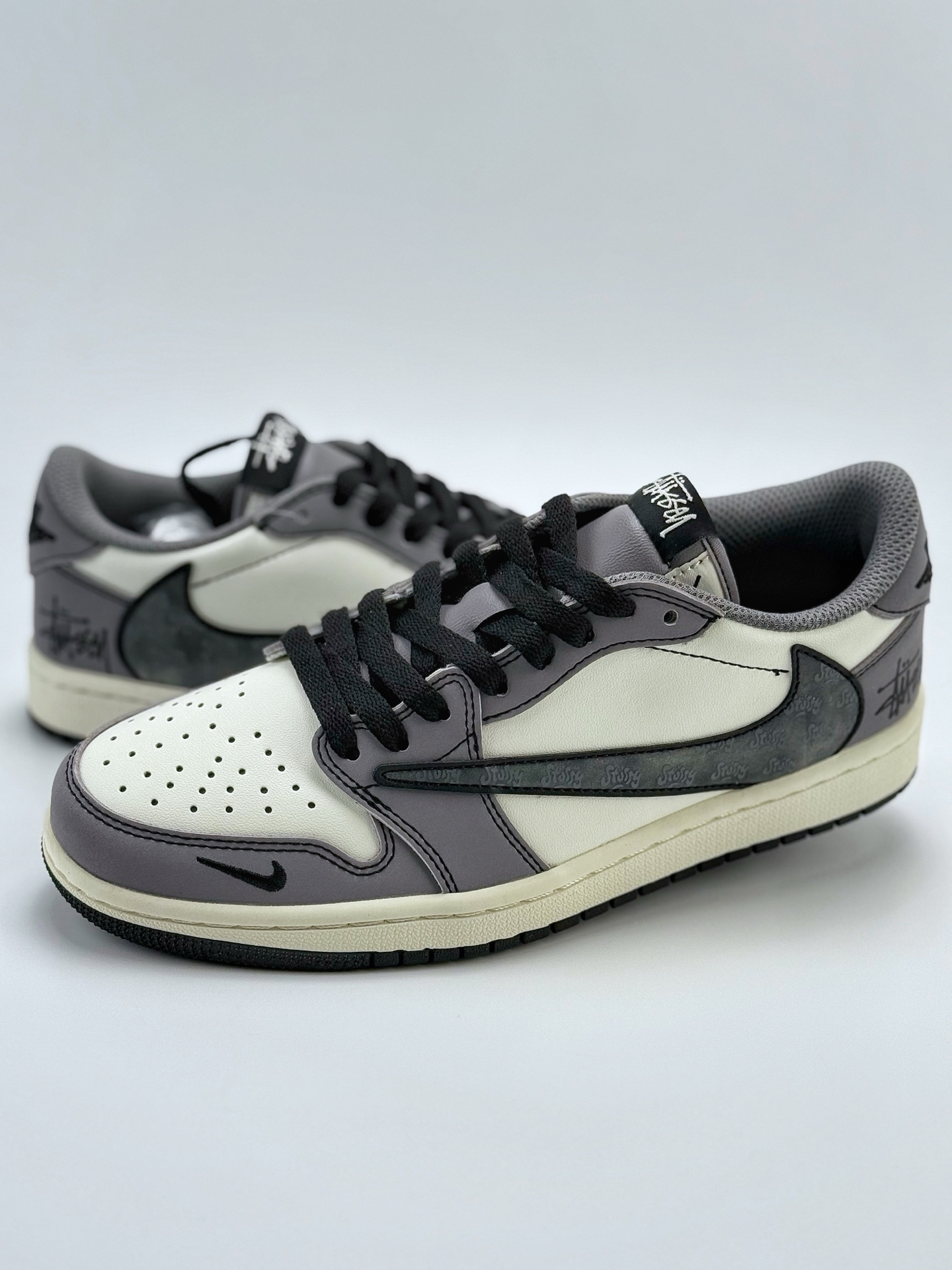 240 Travis Scott x Nike Air Jordan 1 Low x Stussy Air Jordan 1 Low 反转白灰黑小钩倒钩  XD1568-109