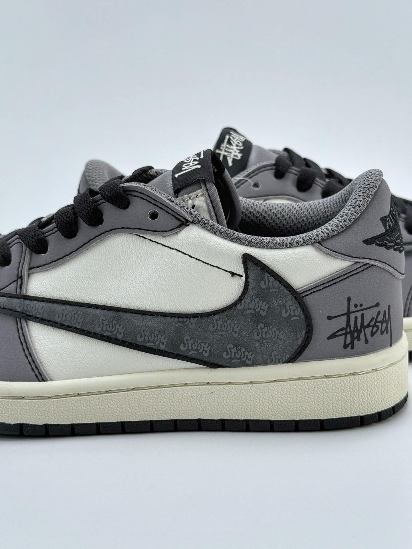240 Travis Scott x Nike Air Jordan 1 Low x Stussy Air Jordan 1 Low 反转白灰黑小钩倒钩  XD1568-109
