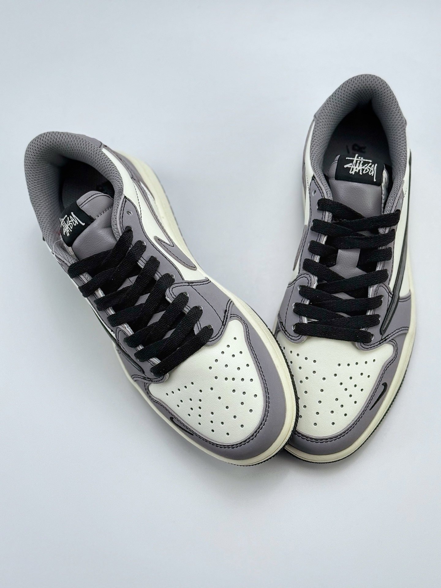 240 Travis Scott x Nike Air Jordan 1 Low x Stussy Air Jordan 1 Low 反转白灰黑小钩倒钩  XD1568-109