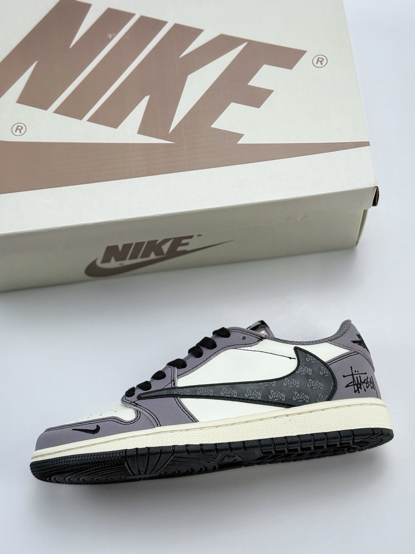 240 Travis Scott x Nike Air Jordan 1 Low x Stussy Air Jordan 1 Low 反转白灰黑小钩倒钩  XD1568-109