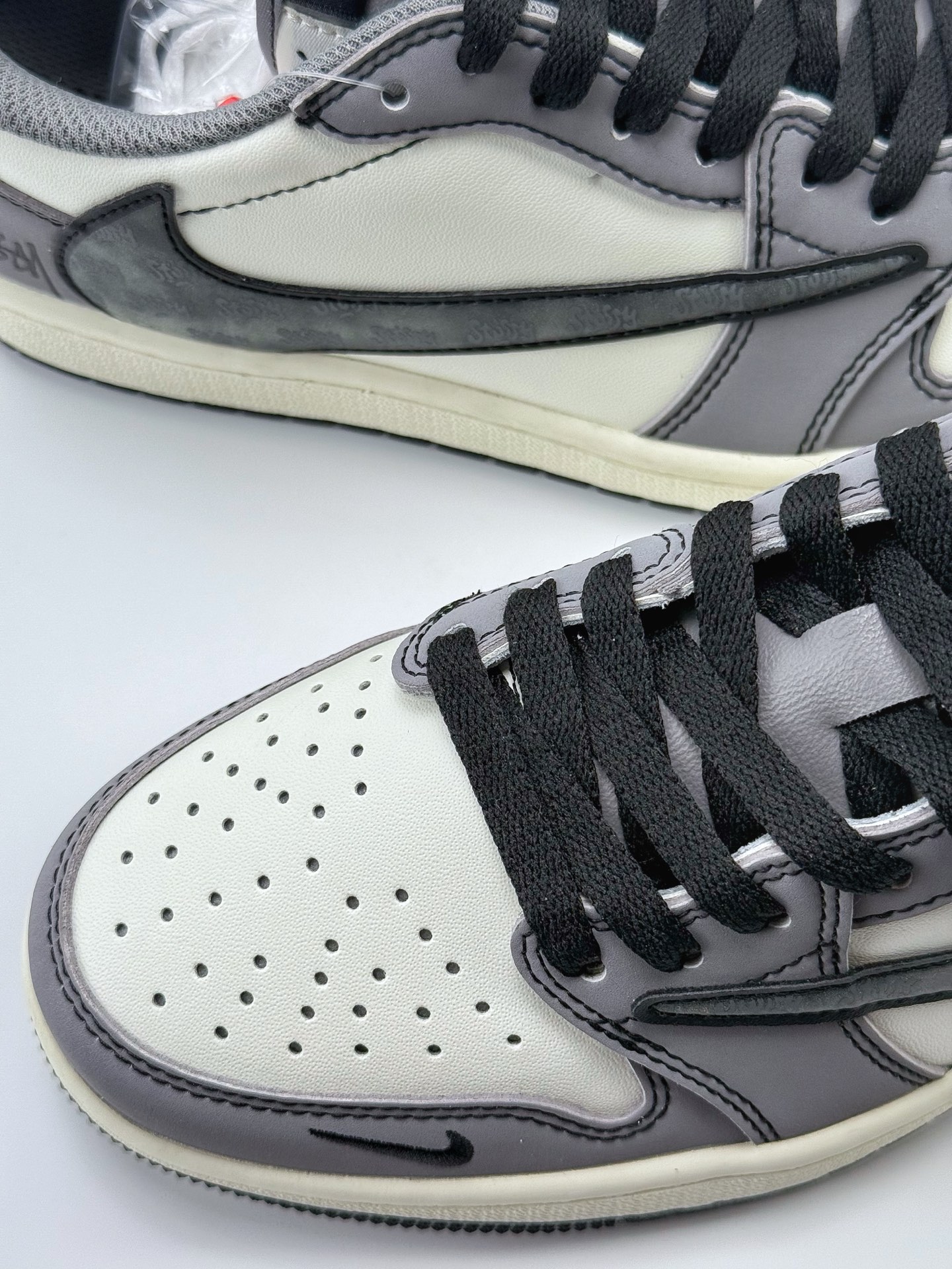 240 Travis Scott x Nike Air Jordan 1 Low x Stussy Air Jordan 1 Low 反转白灰黑小钩倒钩  XD1568-109
