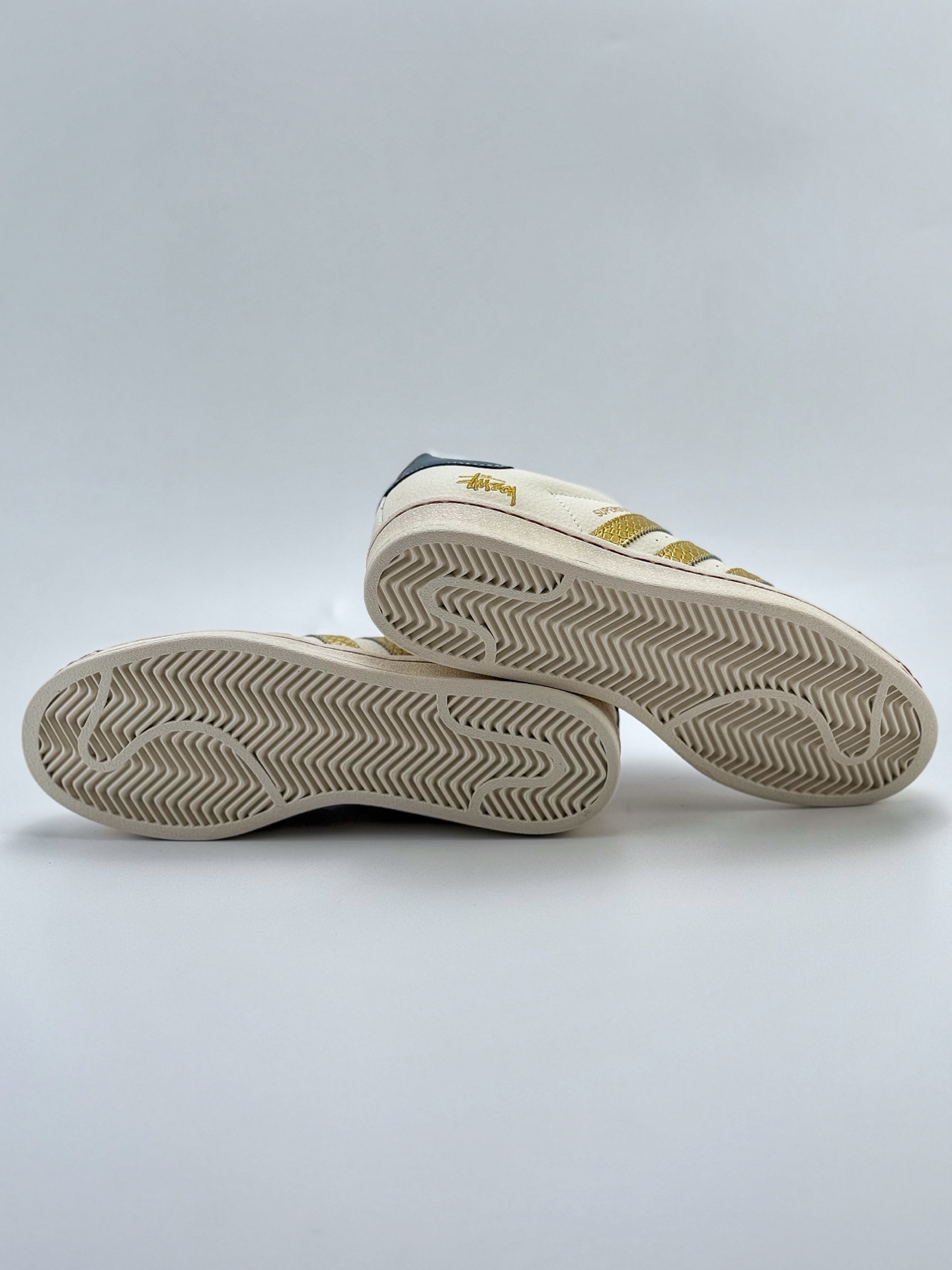 220 AD Originals Superstar x Stussy 白蓝金满天星   BZ2530