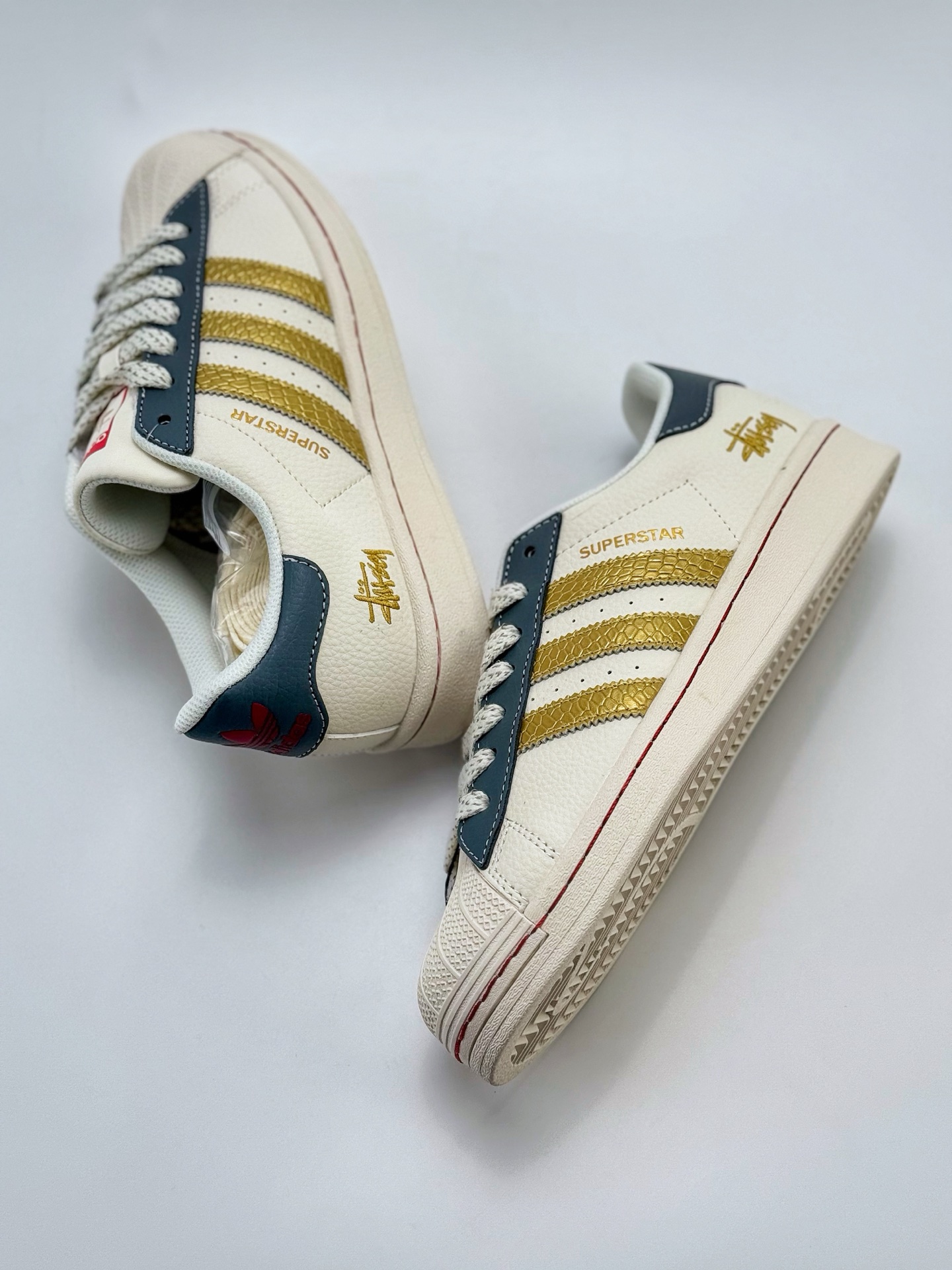 220 AD Originals Superstar x Stussy 白蓝金满天星   BZ2530