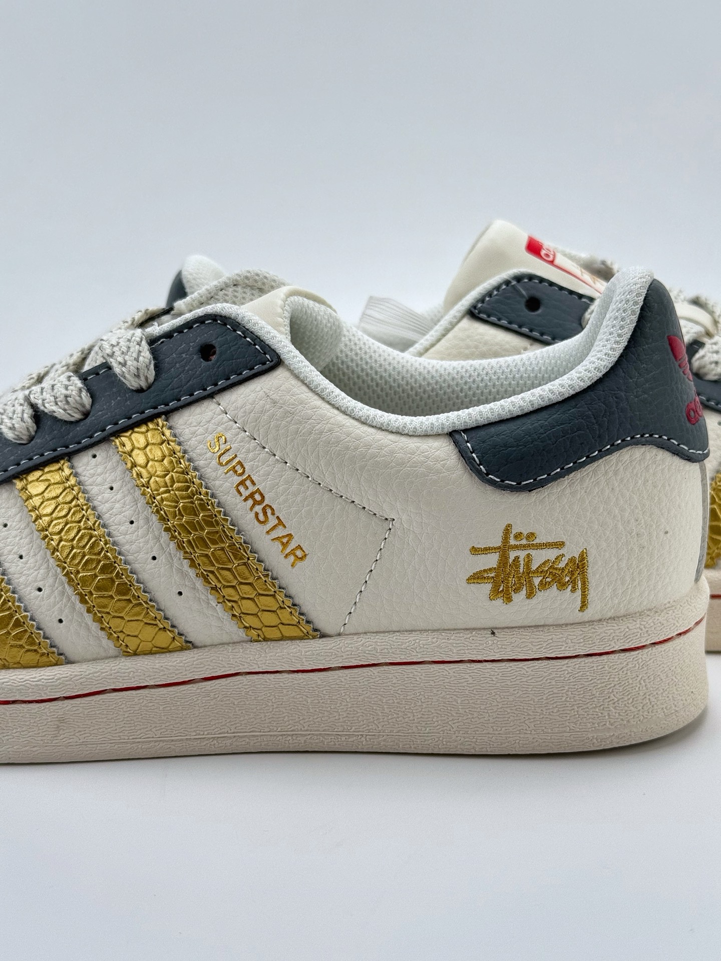 220 AD Originals Superstar x Stussy 白蓝金满天星   BZ2530