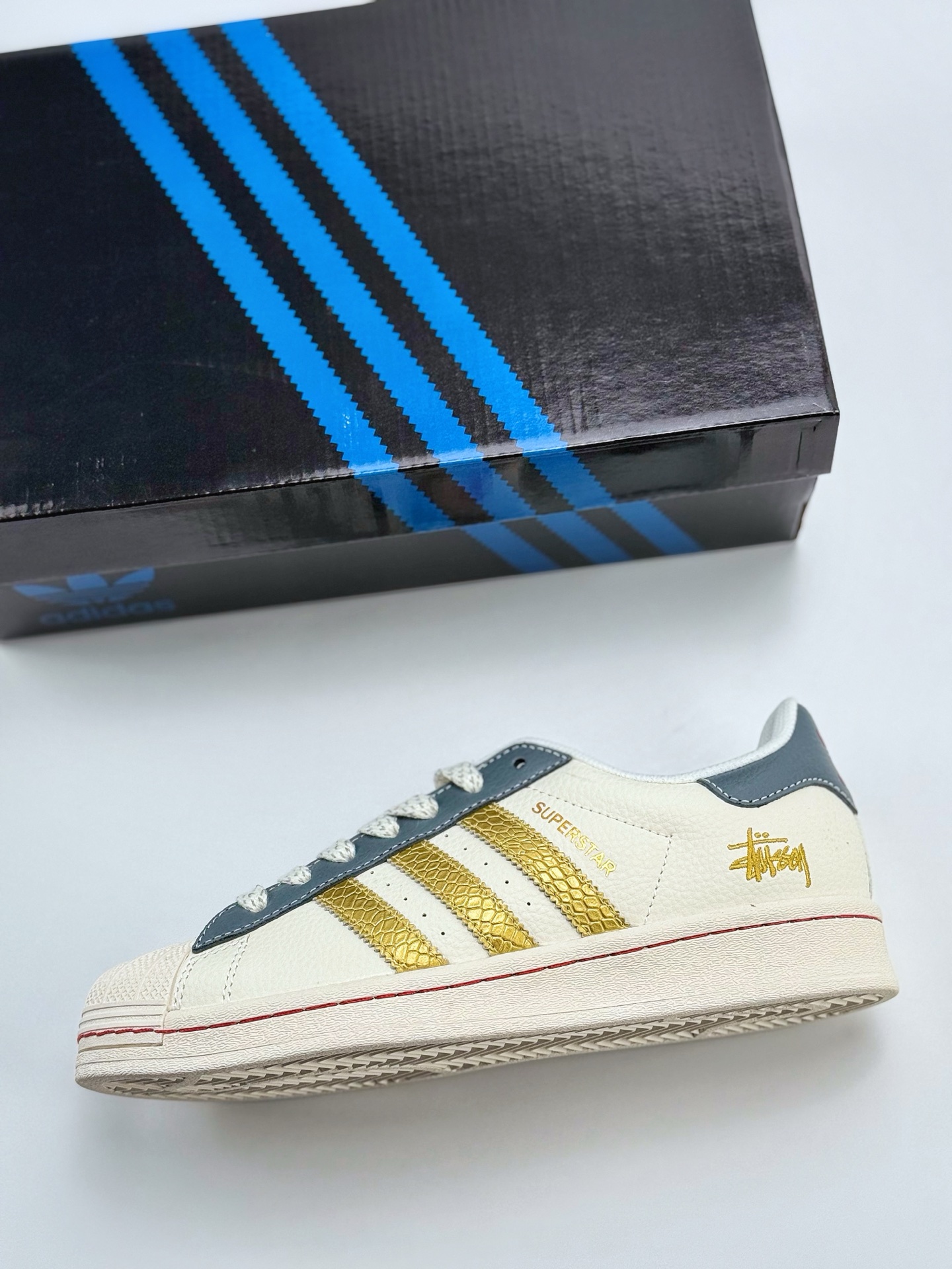 220 AD Originals Superstar x Stussy 白蓝金满天星   BZ2530