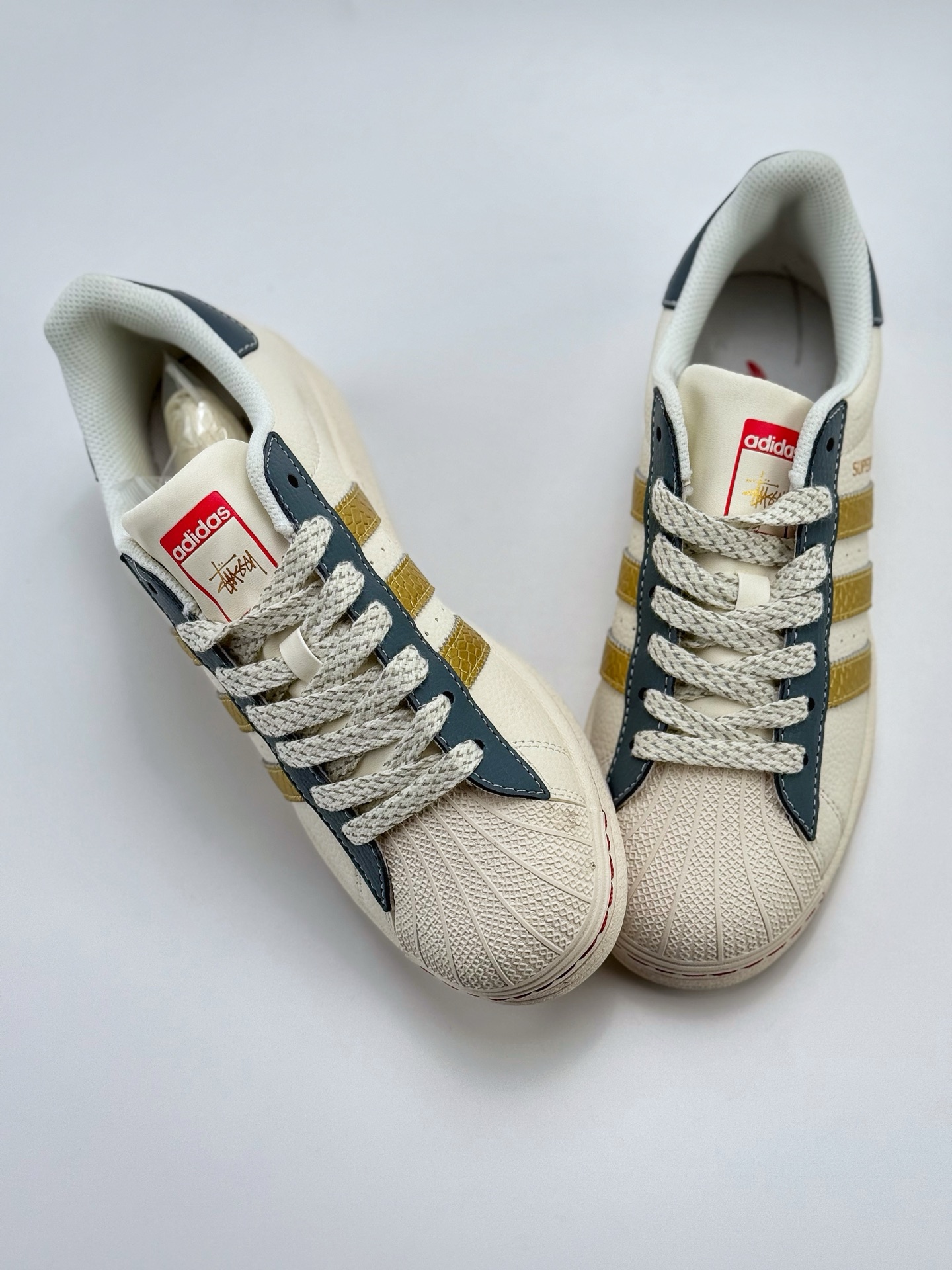 220 AD Originals Superstar x Stussy 白蓝金满天星   BZ2530