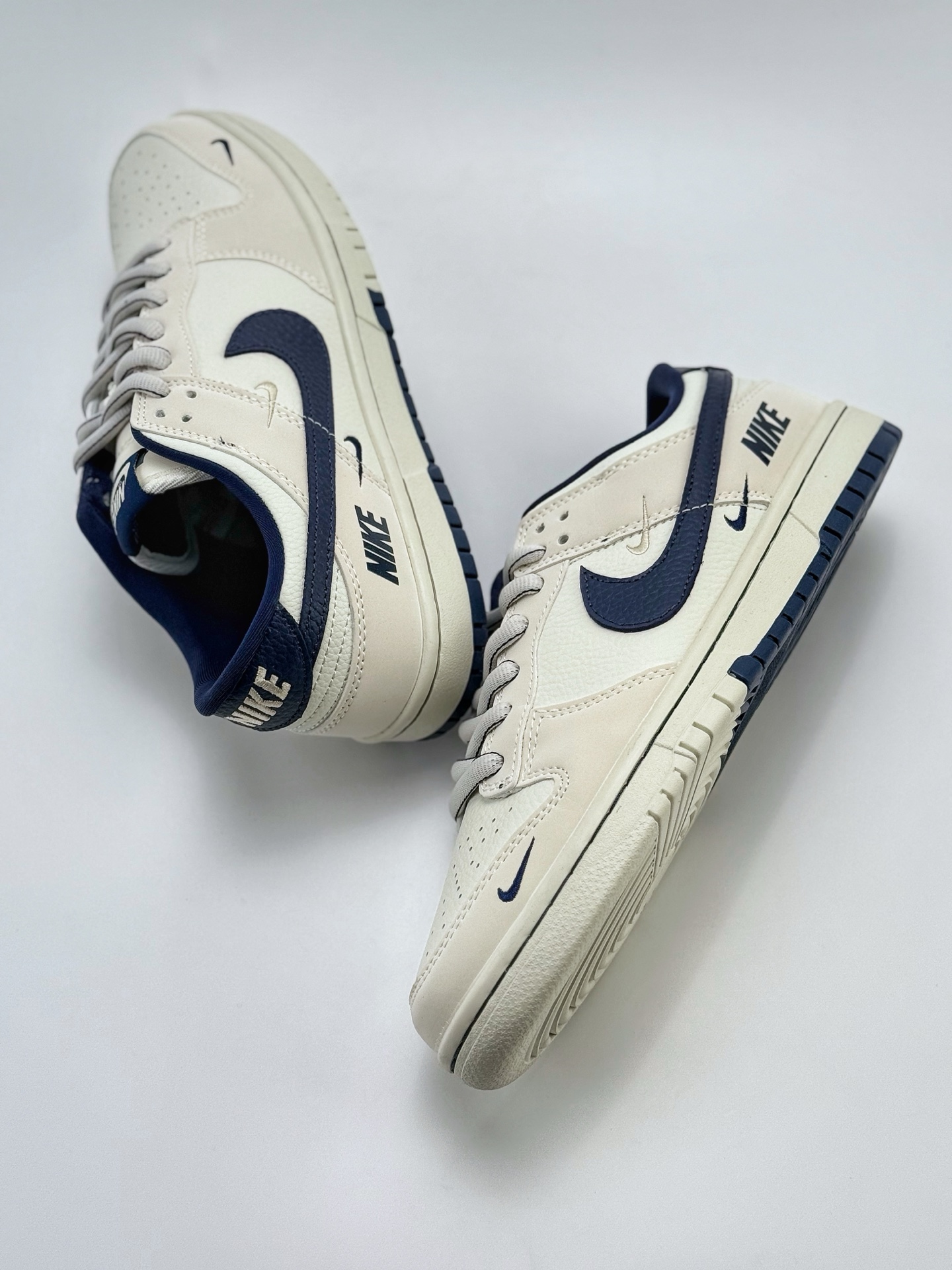 280 Nike SB Dunk Low 白蓝三小钩  SC9207-402