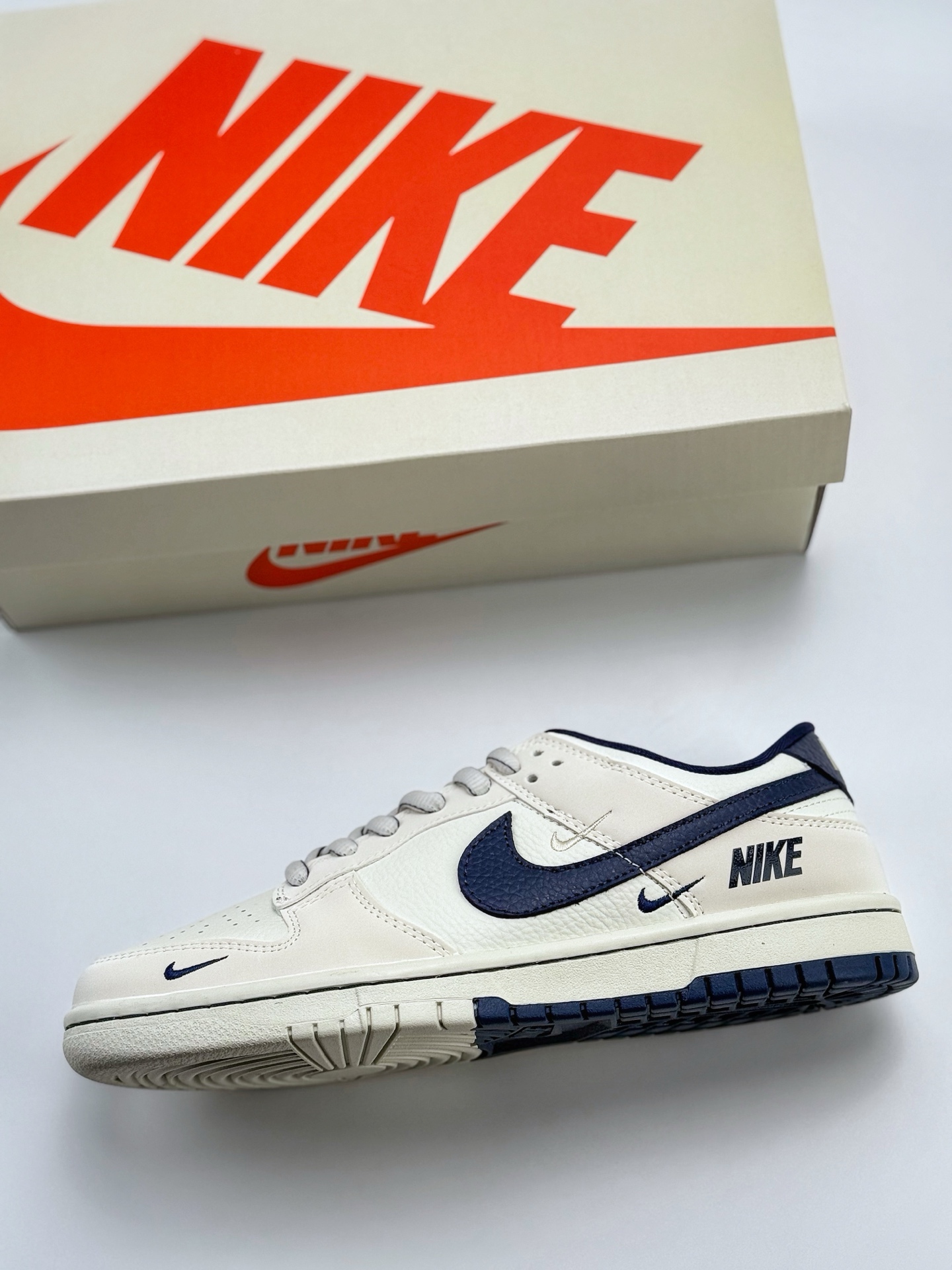 280 Nike SB Dunk Low 白蓝三小钩  SC9207-402