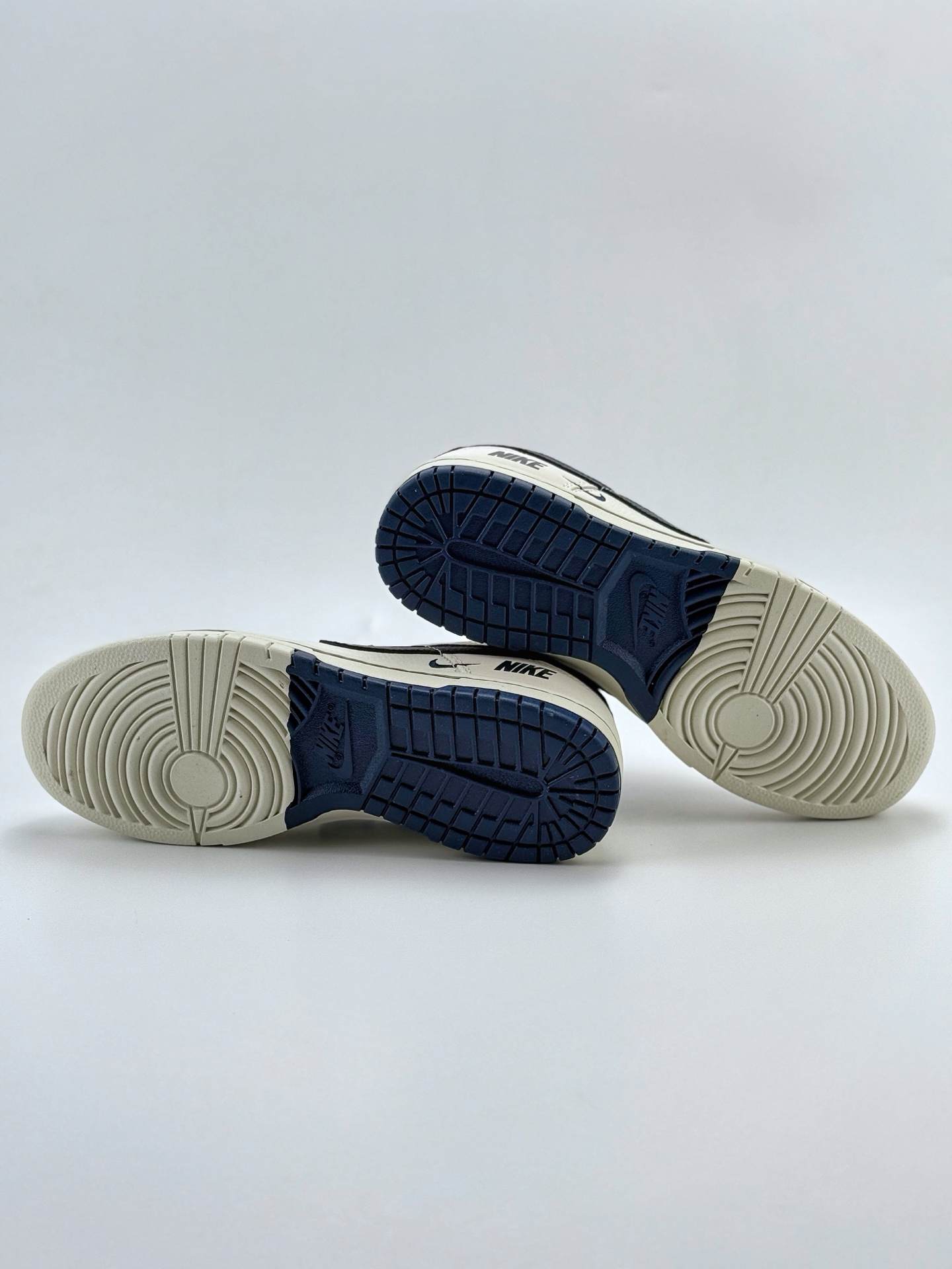 280 Nike SB Dunk Low 白蓝三小钩  SC9207-402