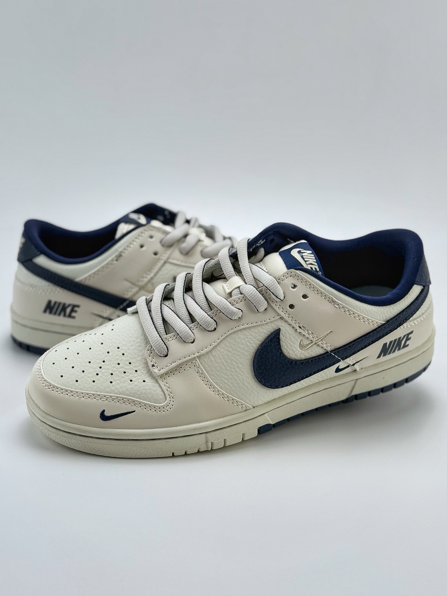 280 Nike SB Dunk Low 白蓝三小钩  SC9207-402