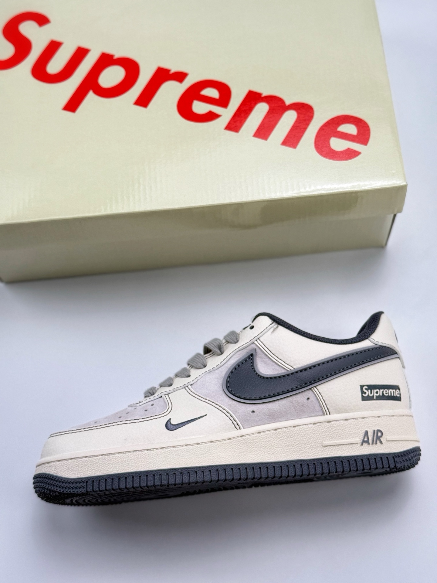 260 Nike Air Force 1 Low 07 x Supreme 白灰小钩  XZ6188-367