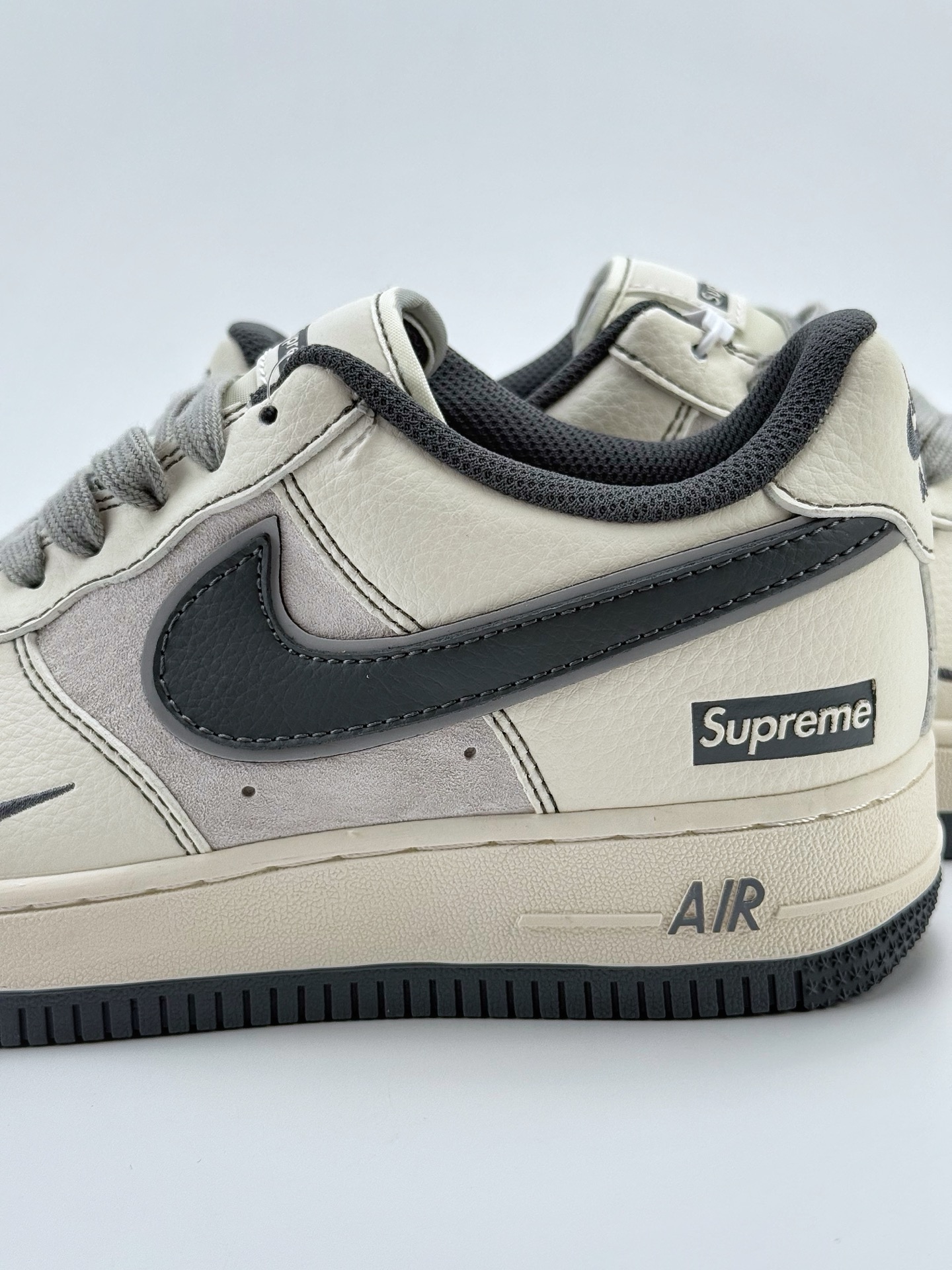 260 Nike Air Force 1 Low 07 x Supreme 白灰小钩  XZ6188-367